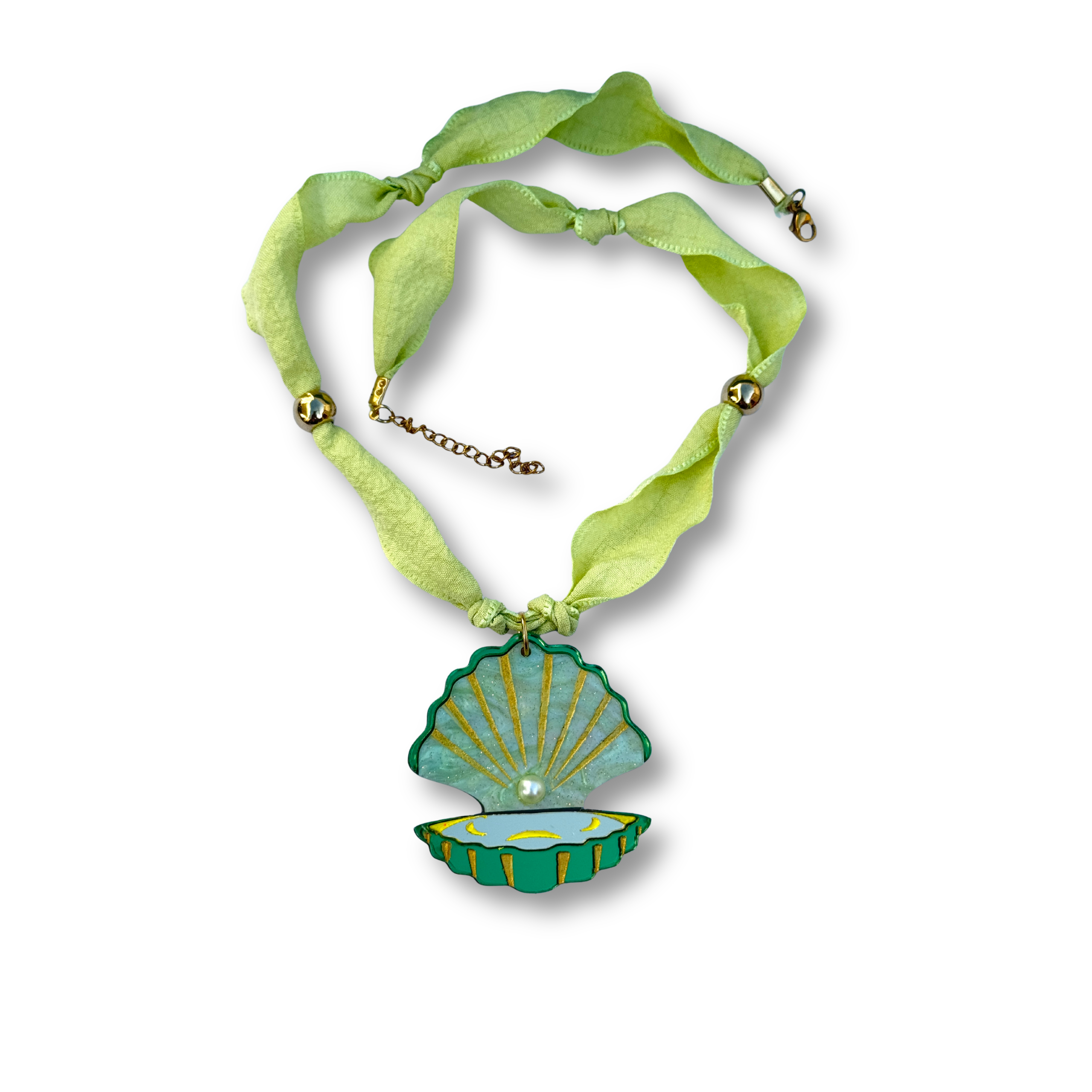 Collares de metacrilato ligero con motivos de playa y mar, colección Sol y Brilli de TaRo Joyas, accesorios alegres y coloridos para destacar tu outfit.