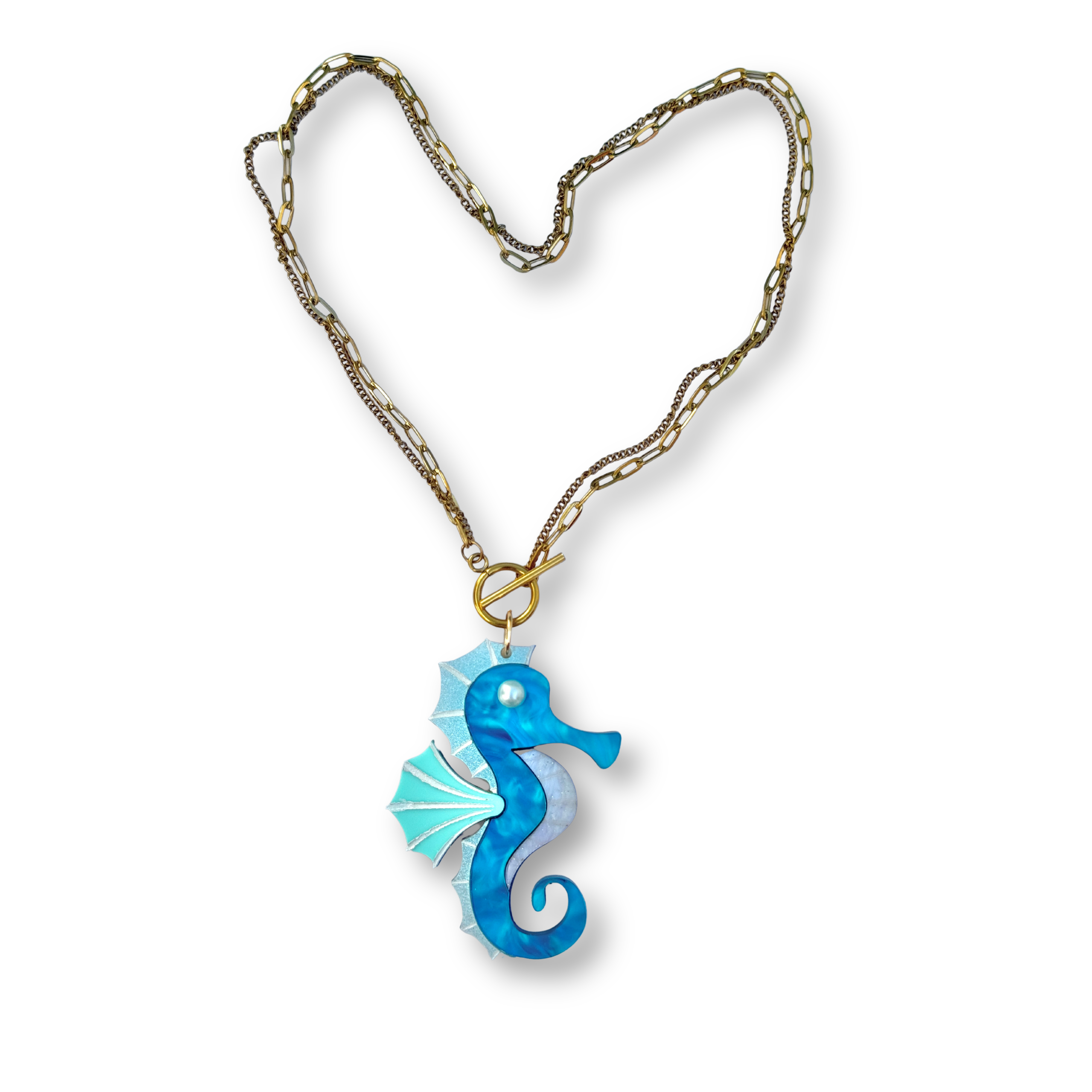Collares de metacrilato ligero con motivos de playa y mar, colección Sol y Brilli de TaRo Joyas, accesorios alegres y coloridos para destacar tu outfit.
