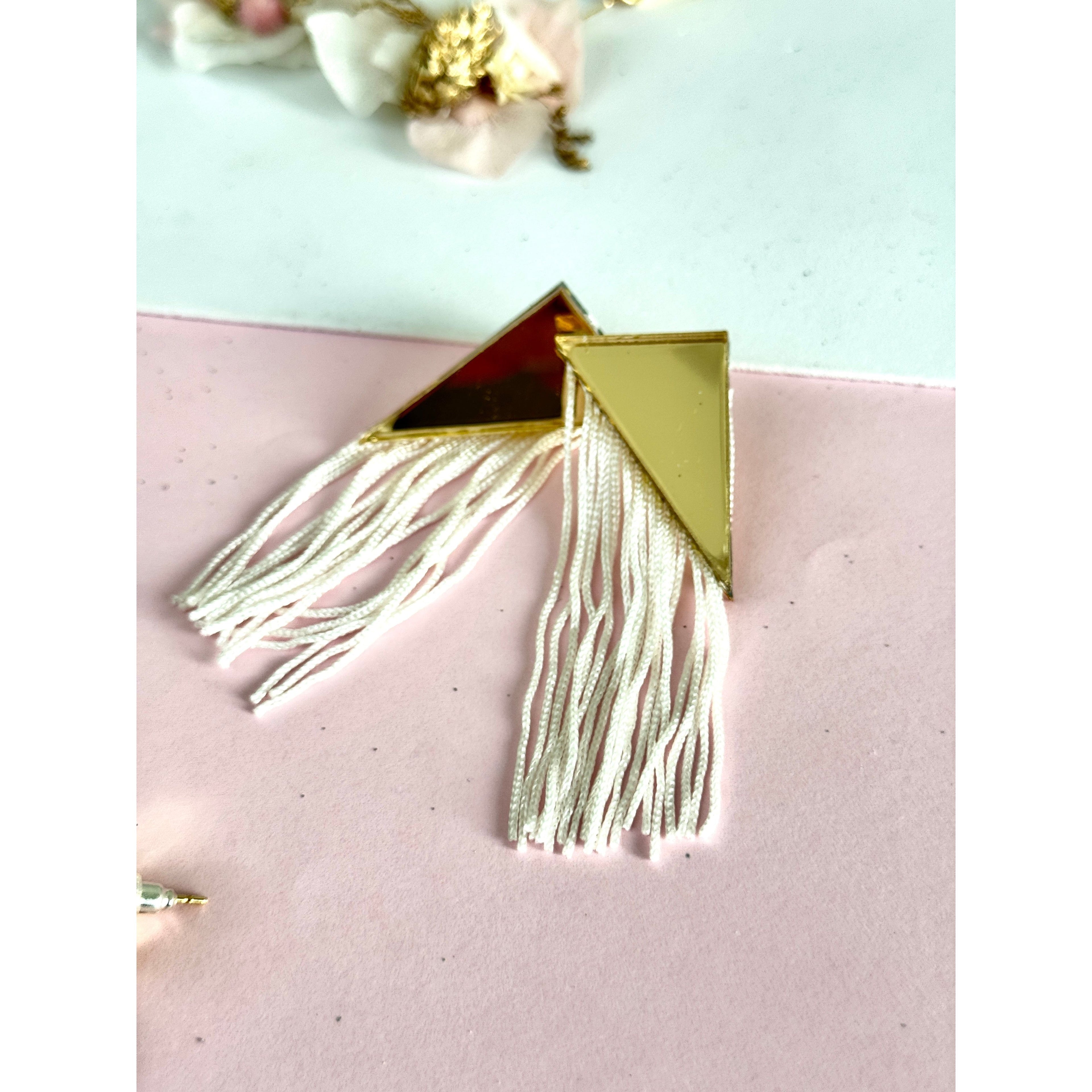Pendientes de metacrilato ligero con colores vibrantes, colección Wow de TaRo Joyas, accesorios originales y divertidos para elevar tu look de fin de semana o diario.