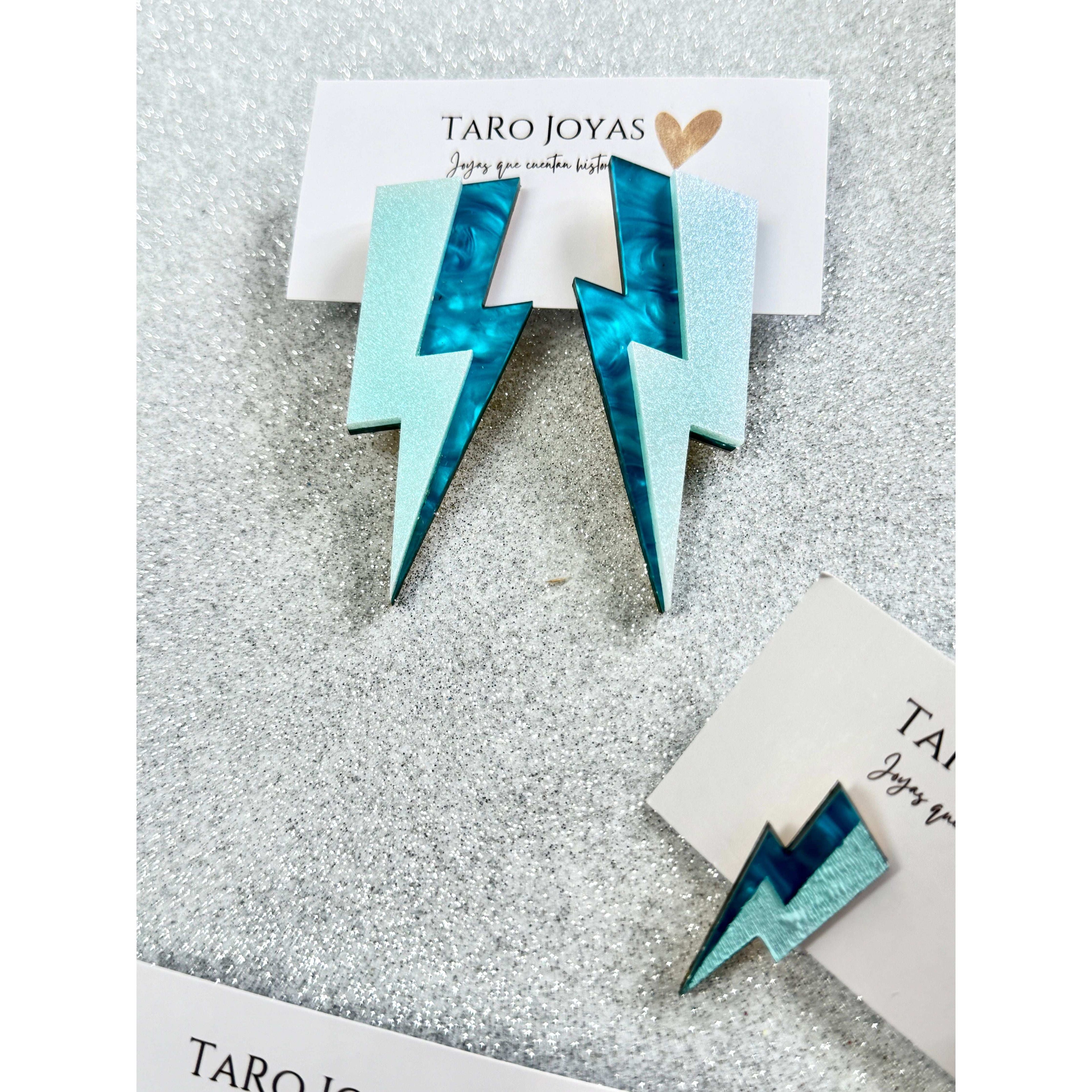 Pendientes TaRo Joyas de metacrilato ligero con colores vibrantes, colección Ataraxia, accesorios únicos y originales para elevar tu look de fin de semana o diario.