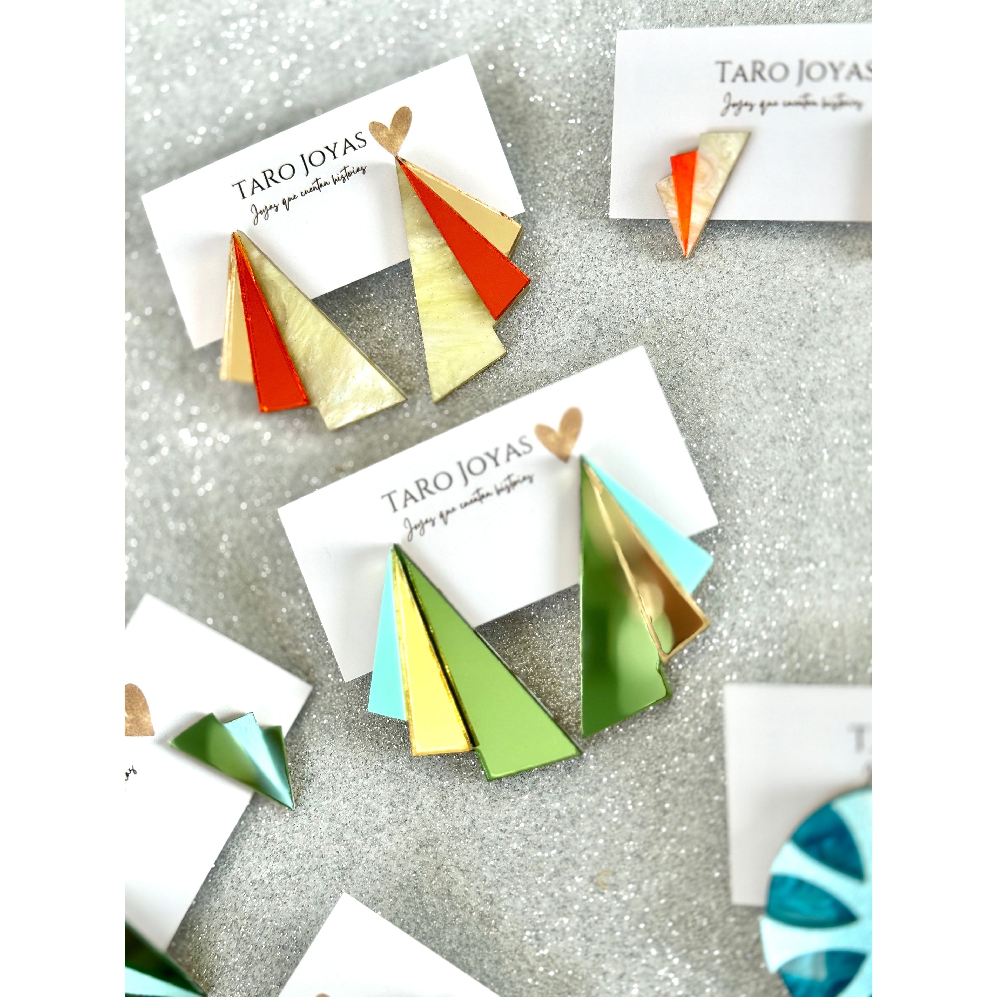 Pendientes TaRo Joyas de metacrilato ligero con colores vibrantes, colección Ataraxia, accesorios únicos y originales para elevar tu look de fin de semana o diario.
