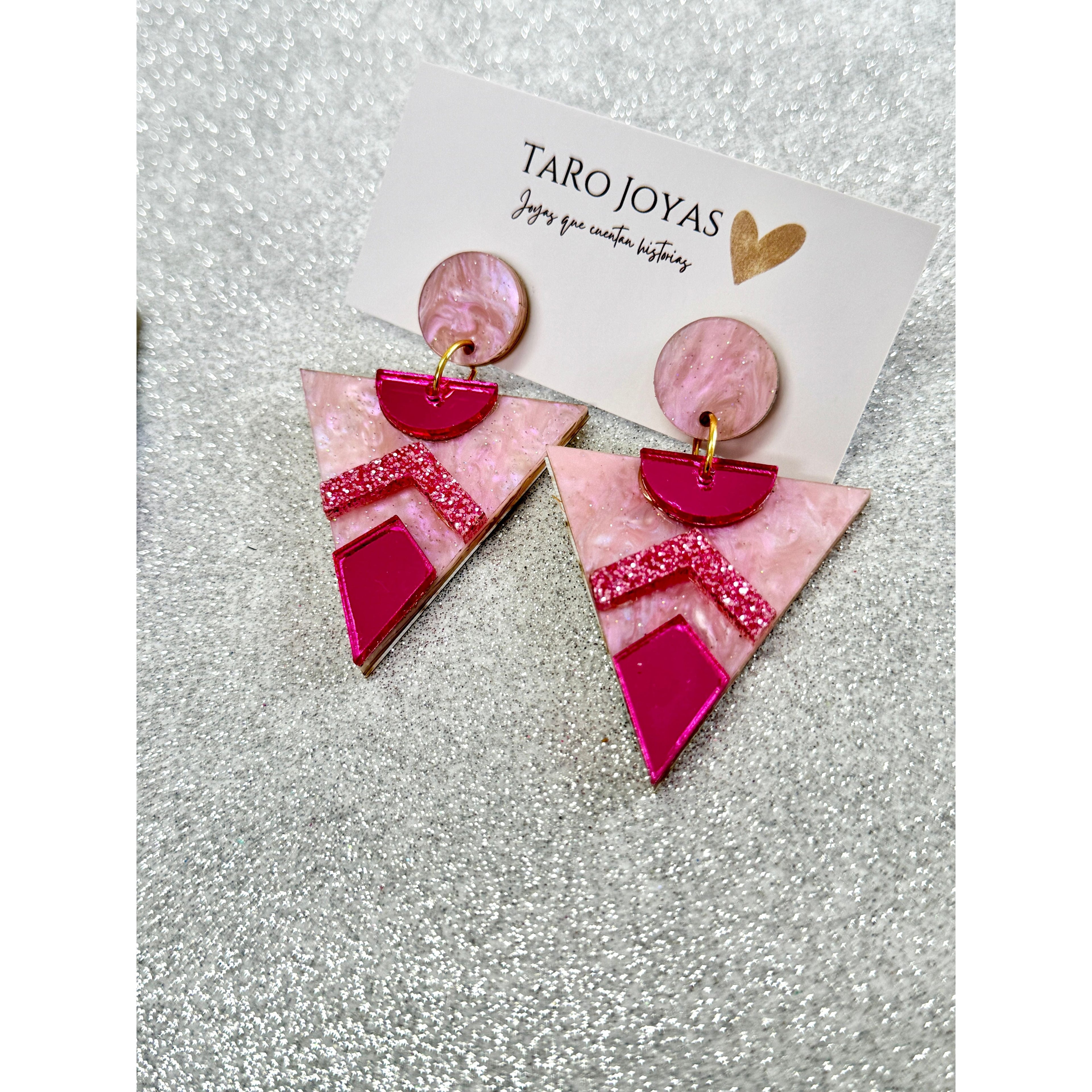 Pendientes TaRo Joyas de metacrilato ligero con colores vibrantes, colección Ataraxia, accesorios únicos y originales para elevar tu look de fin de semana o diario.