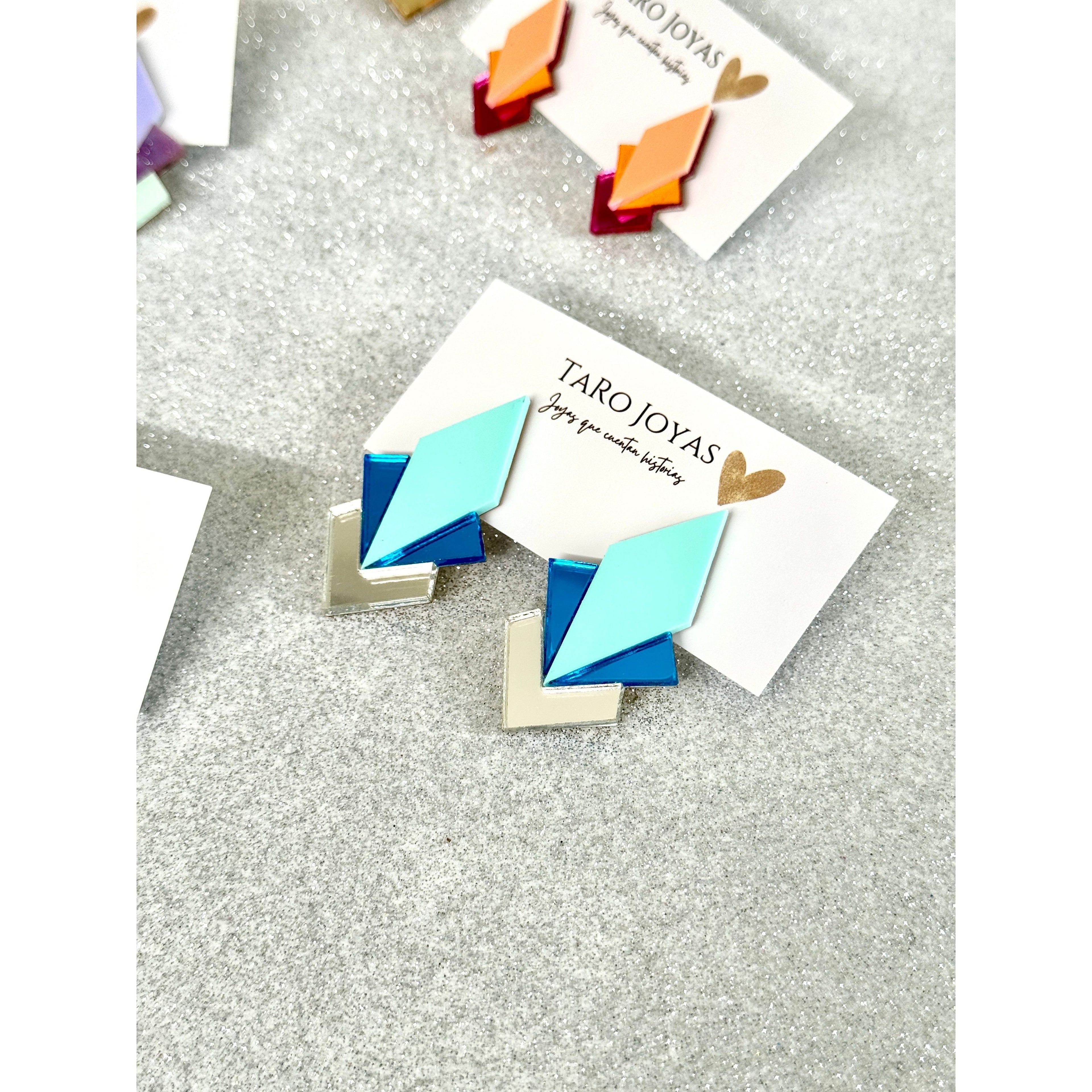 Pendientes TaRo Joyas de metacrilato ligero con colores vibrantes, colección Ataraxia, accesorios únicos y originales para elevar tu look de fin de semana o diario.