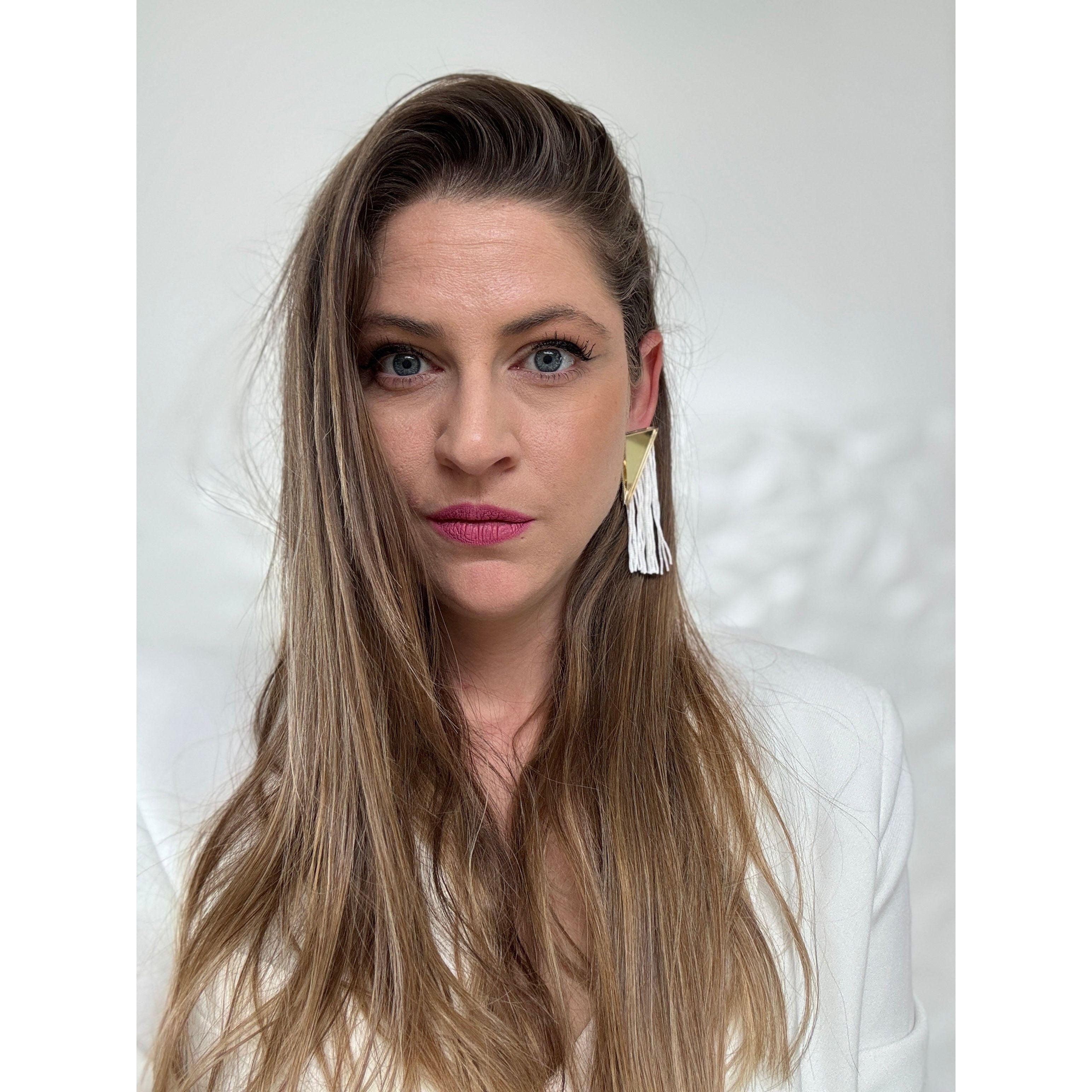 Pendientes de metacrilato ligero con colores vibrantes, colección Wow de TaRo Joyas, accesorios originales y divertidos para elevar tu look de fin de semana o diario.