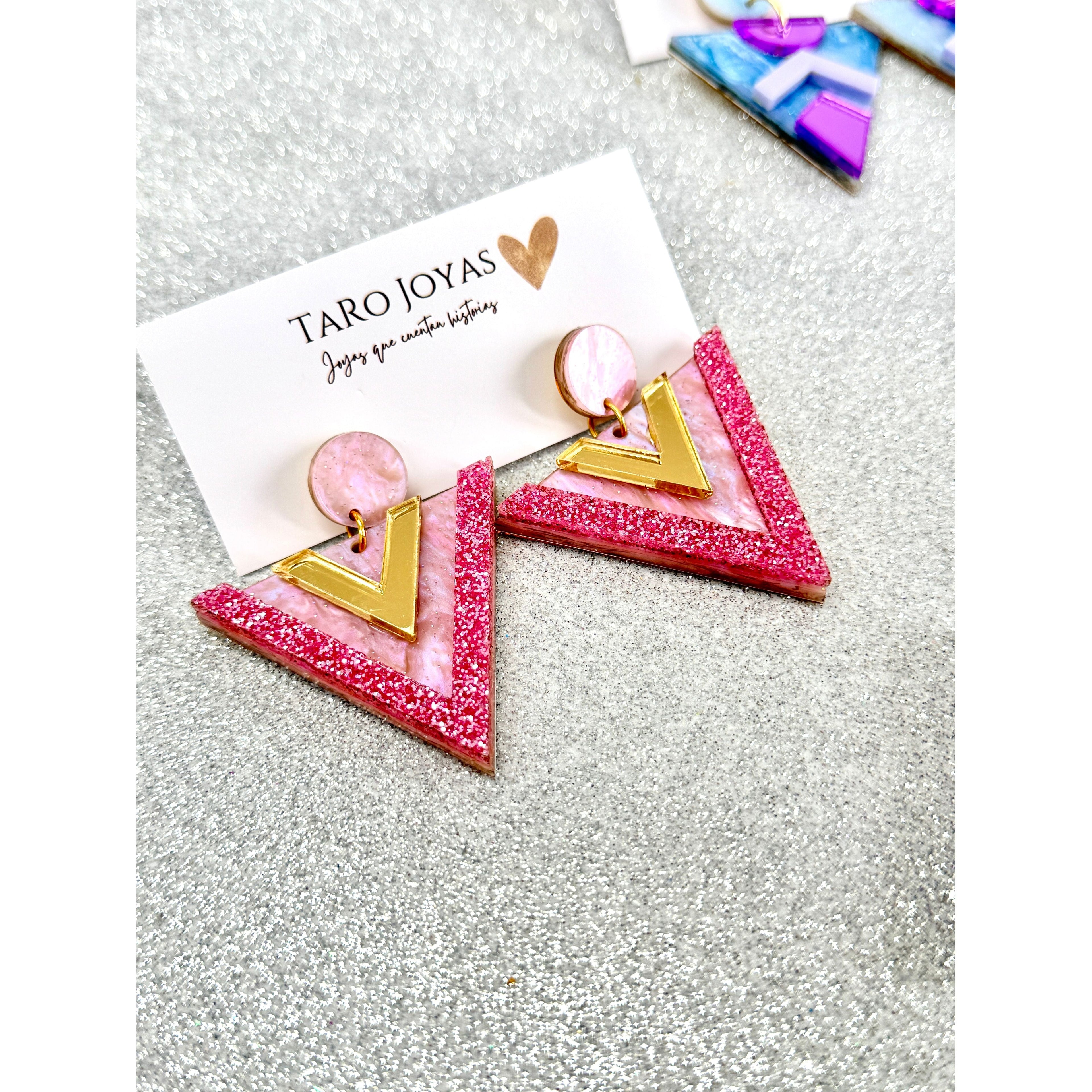 Pendientes TaRo Joyas de metacrilato ligero con colores vibrantes, colección Ataraxia, accesorios únicos y originales para elevar tu look de fin de semana o diario.