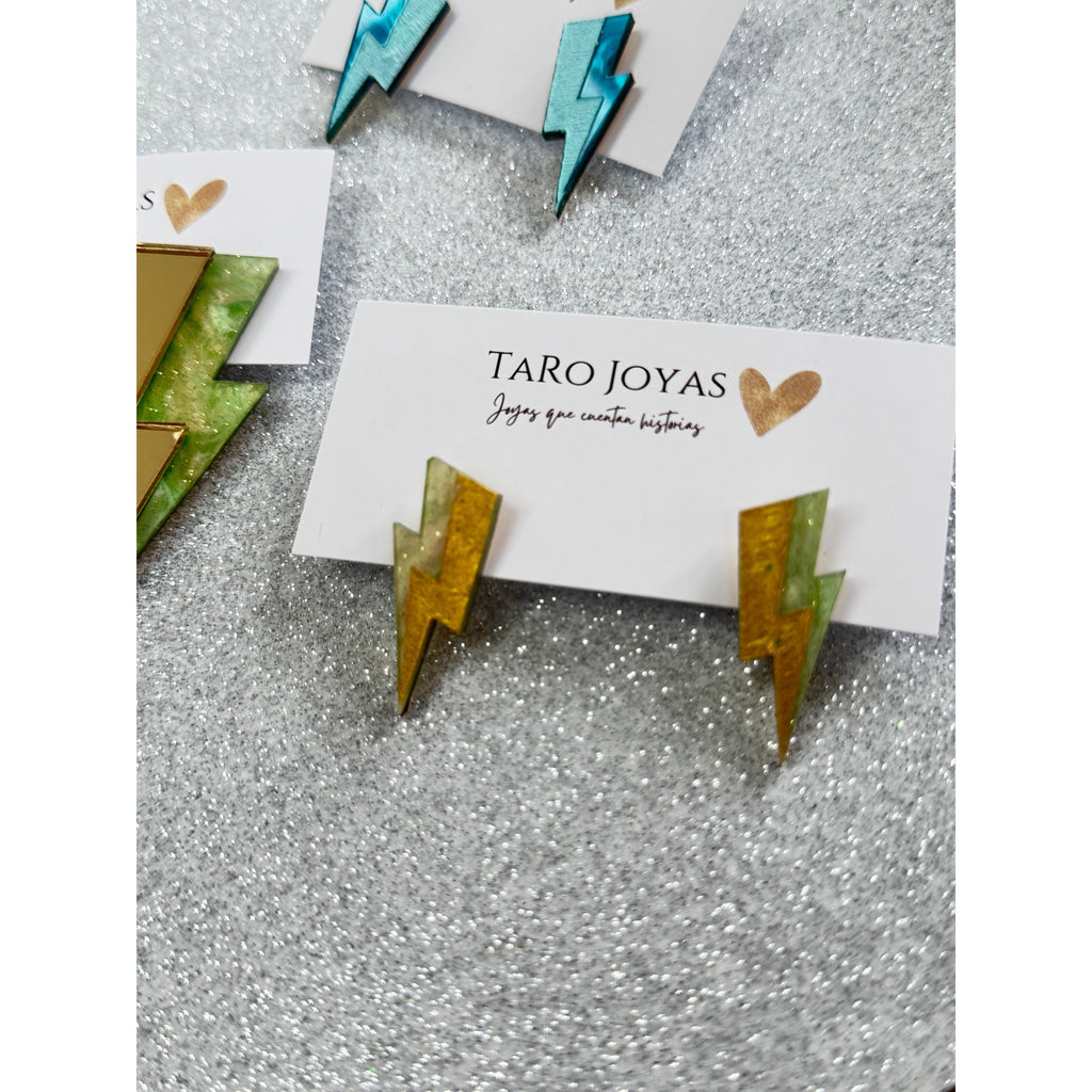 Pendientes TaRo Joyas de metacrilato ligero con colores vibrantes, colección Ataraxia, accesorios únicos y originales para elevar tu look de fin de semana o diario.