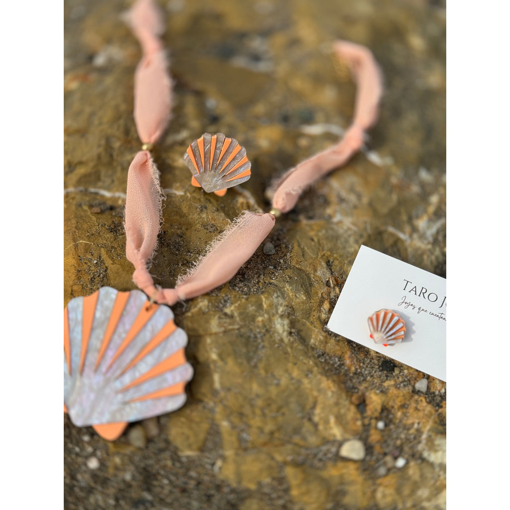 Anillo Almejita Arenita-Anillos de metacrilato ligero con diseños coloridos inspirados en el mar, colección Sol y Brilli de TaRo Joyas, accesorios divertidos y originales para cualquier look.