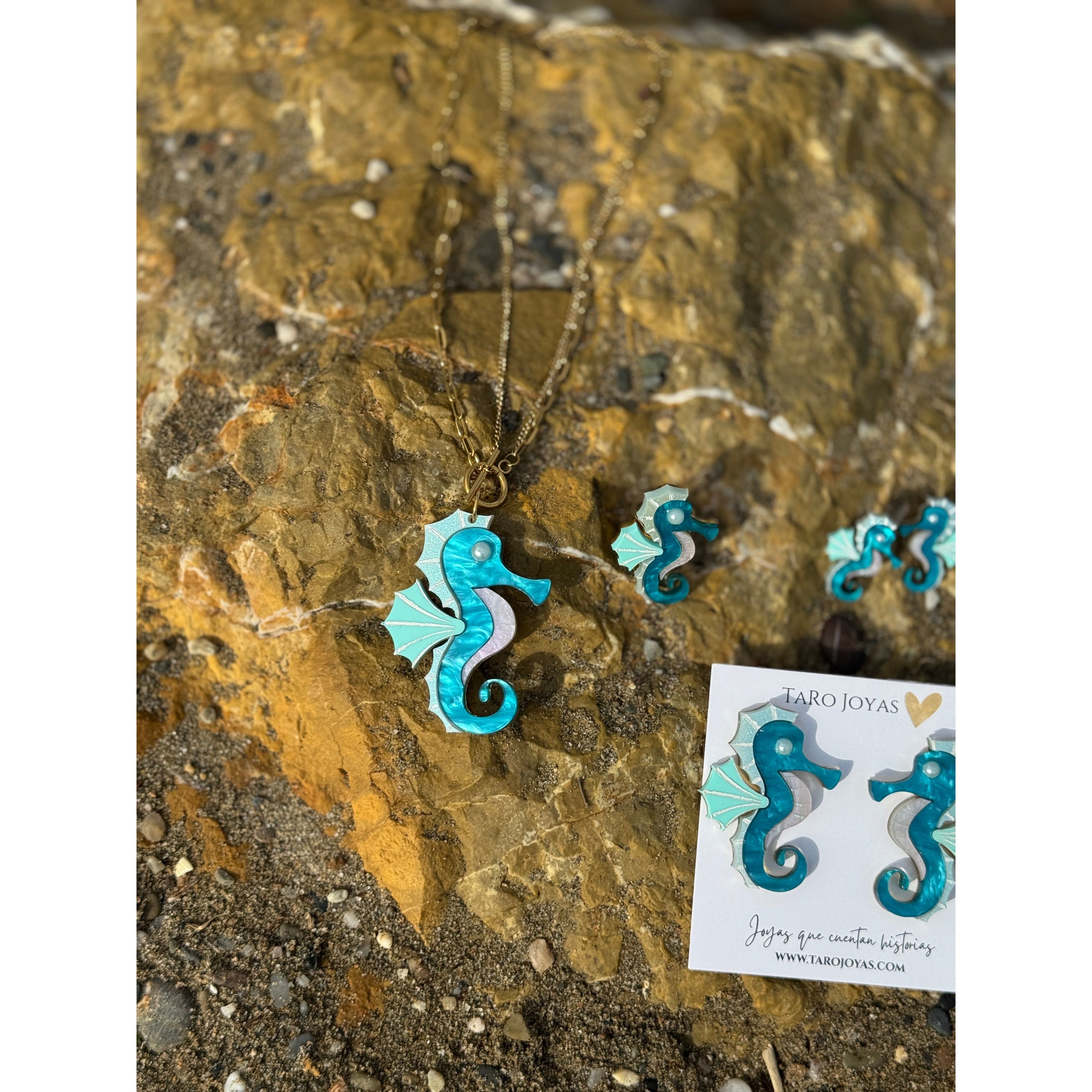 Collar Caballito Burbujitas Acero-Collares de metacrilato ligero con motivos de playa y mar, colección Sol y Brilli de TaRo Joyas, accesorios alegres y coloridos para destacar tu outfit.