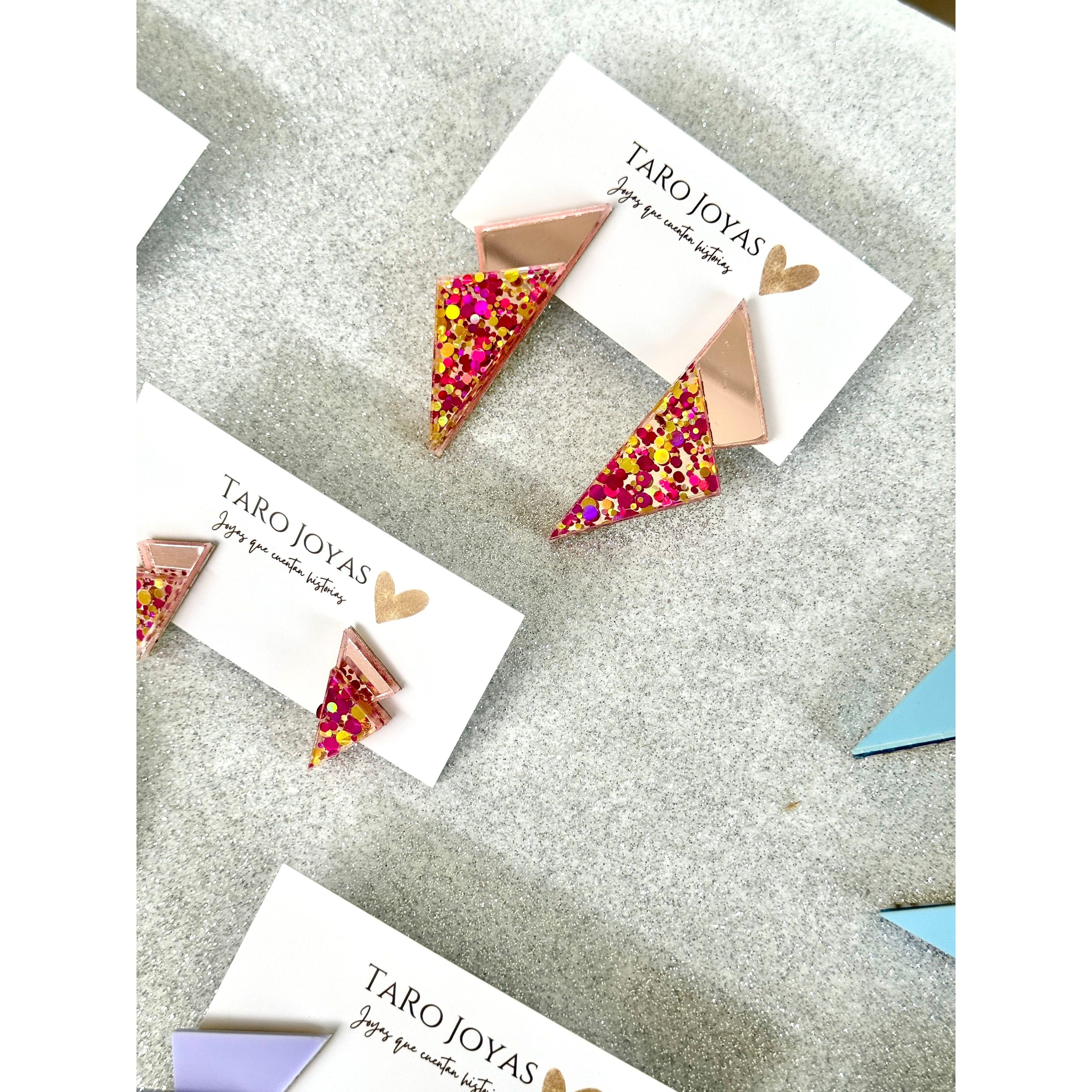 Pendientes TaRo Joyas de metacrilato ligero con colores vibrantes, colección Ataraxia, accesorios únicos y originales para elevar tu look de fin de semana o diario.