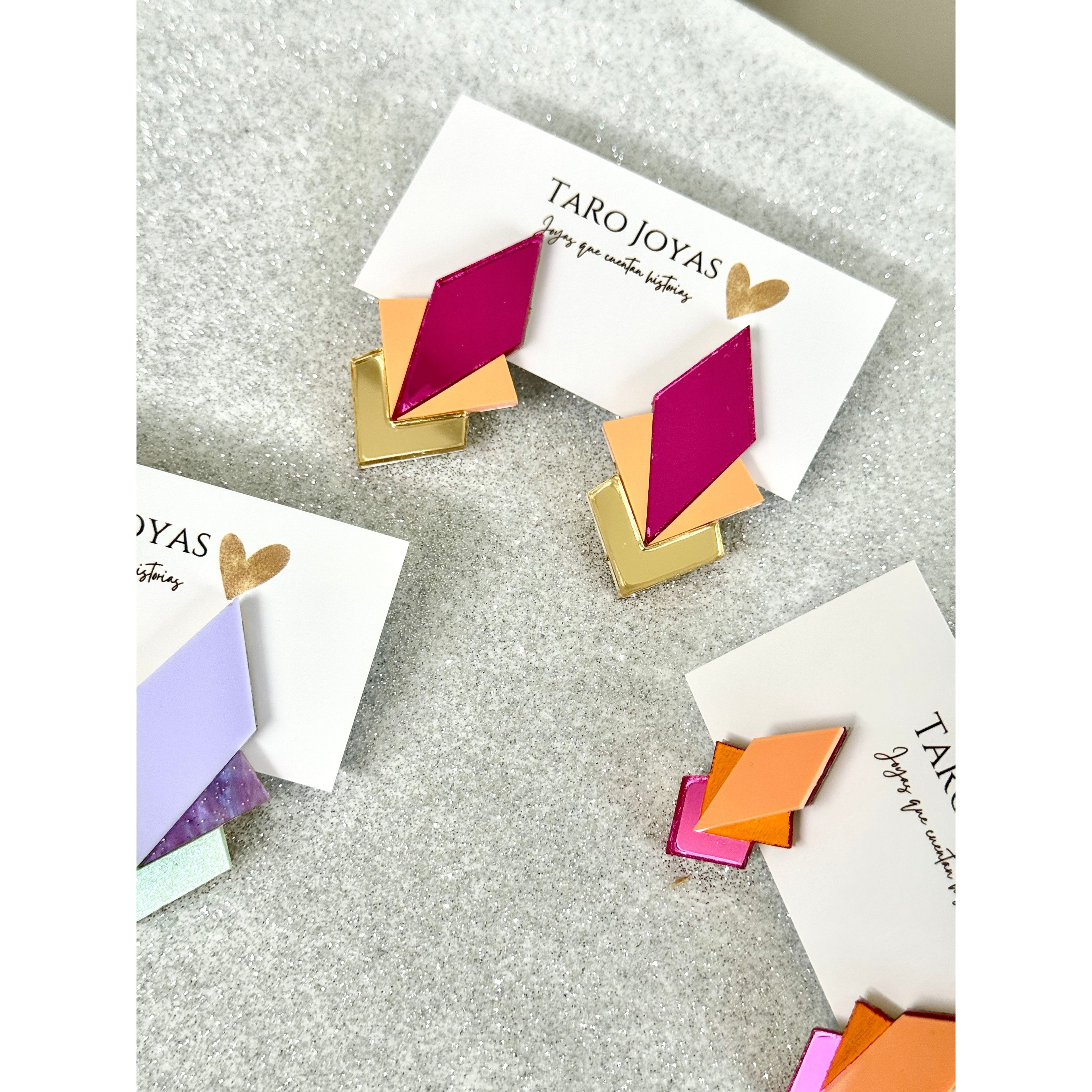Pendientes TaRo Joyas de metacrilato ligero con colores vibrantes, colección Ataraxia, accesorios únicos y originales para elevar tu look de fin de semana o diario.