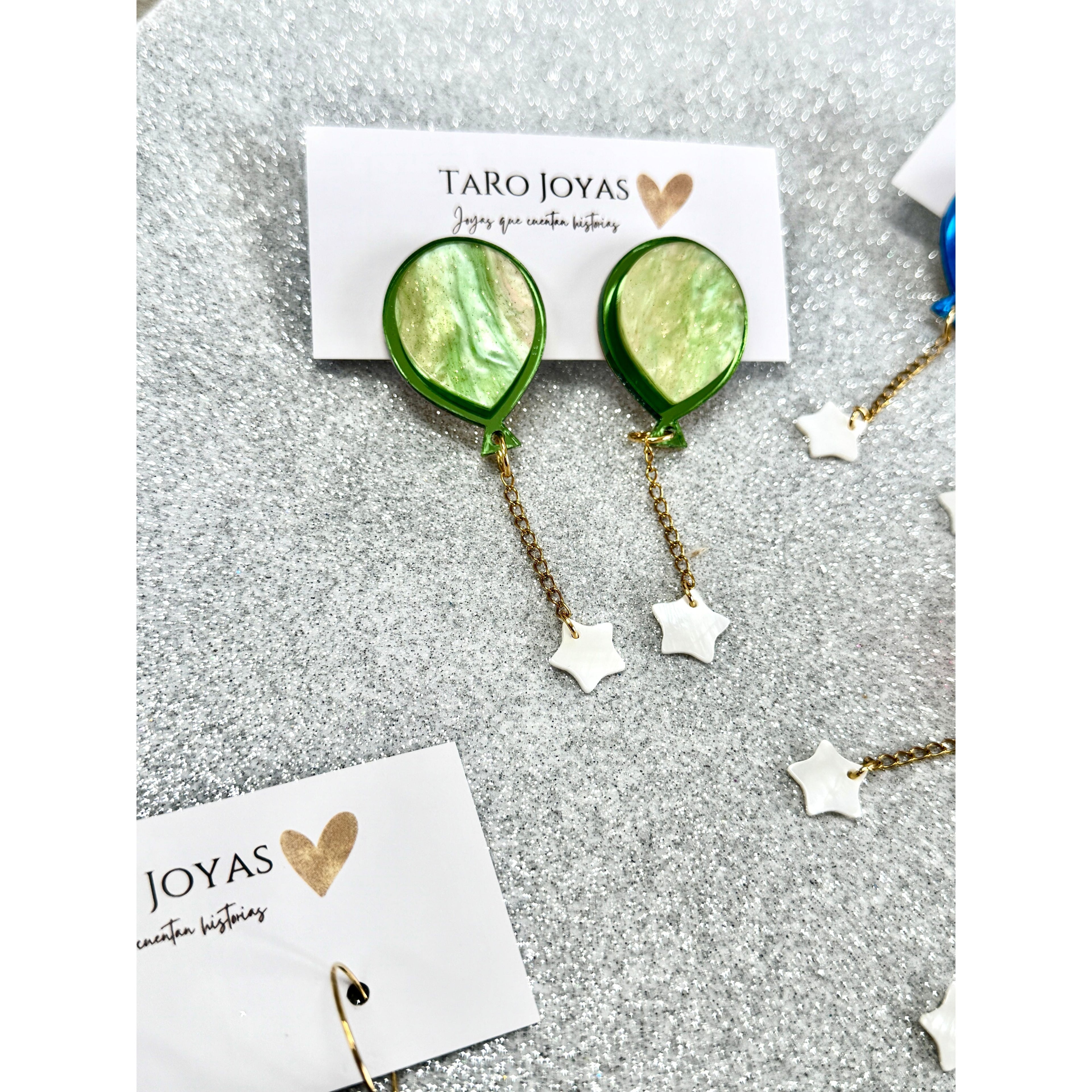 Pendientes de metacrilato ligero con diseño de globo de colores, colección Bonhomía de TaRo Joyas, perfectos para un estilo divertido y colorido.