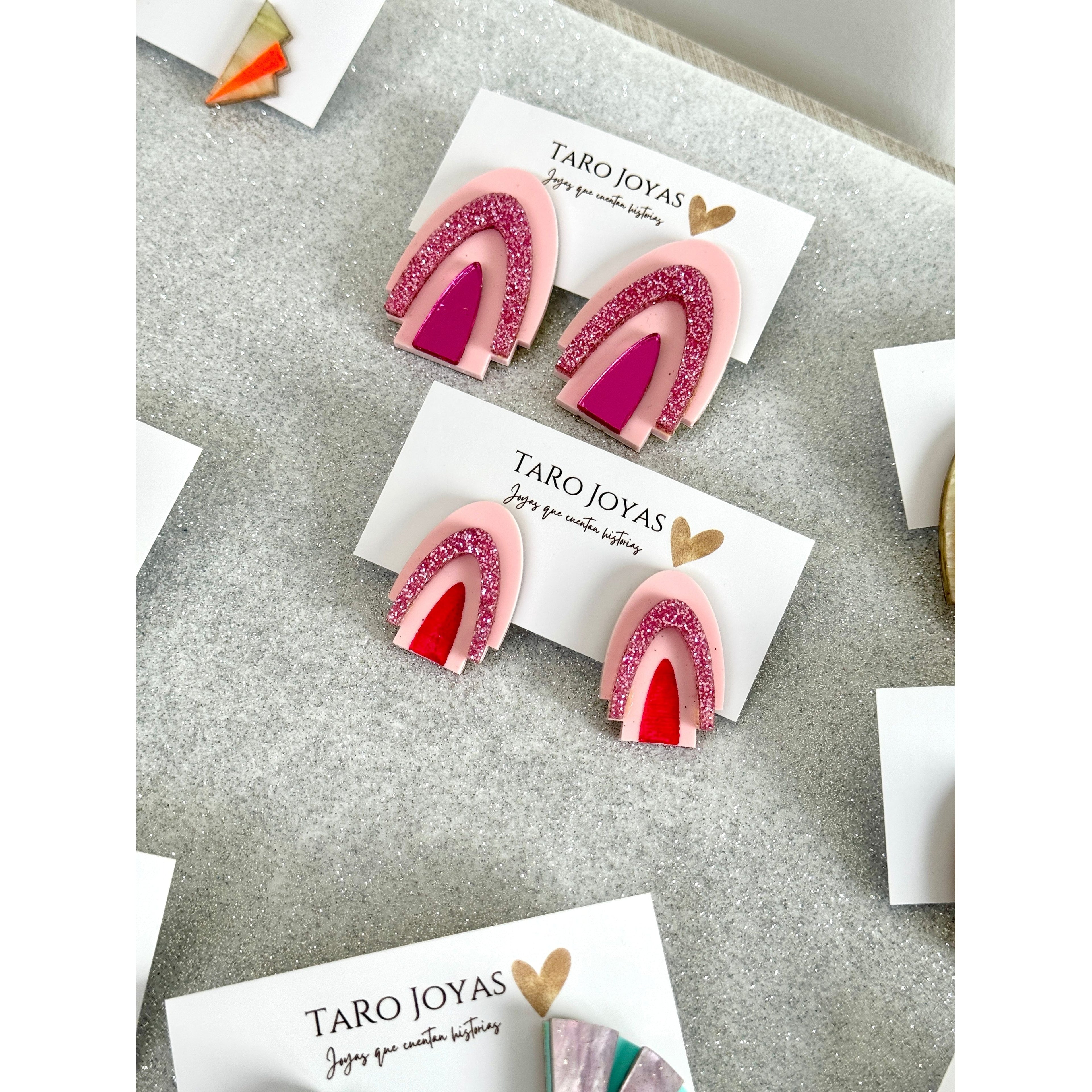 Pendientes TaRo Joyas de metacrilato ligero con colores vibrantes, colección Ataraxia, accesorios únicos y originales para elevar tu look de fin de semana o diario.