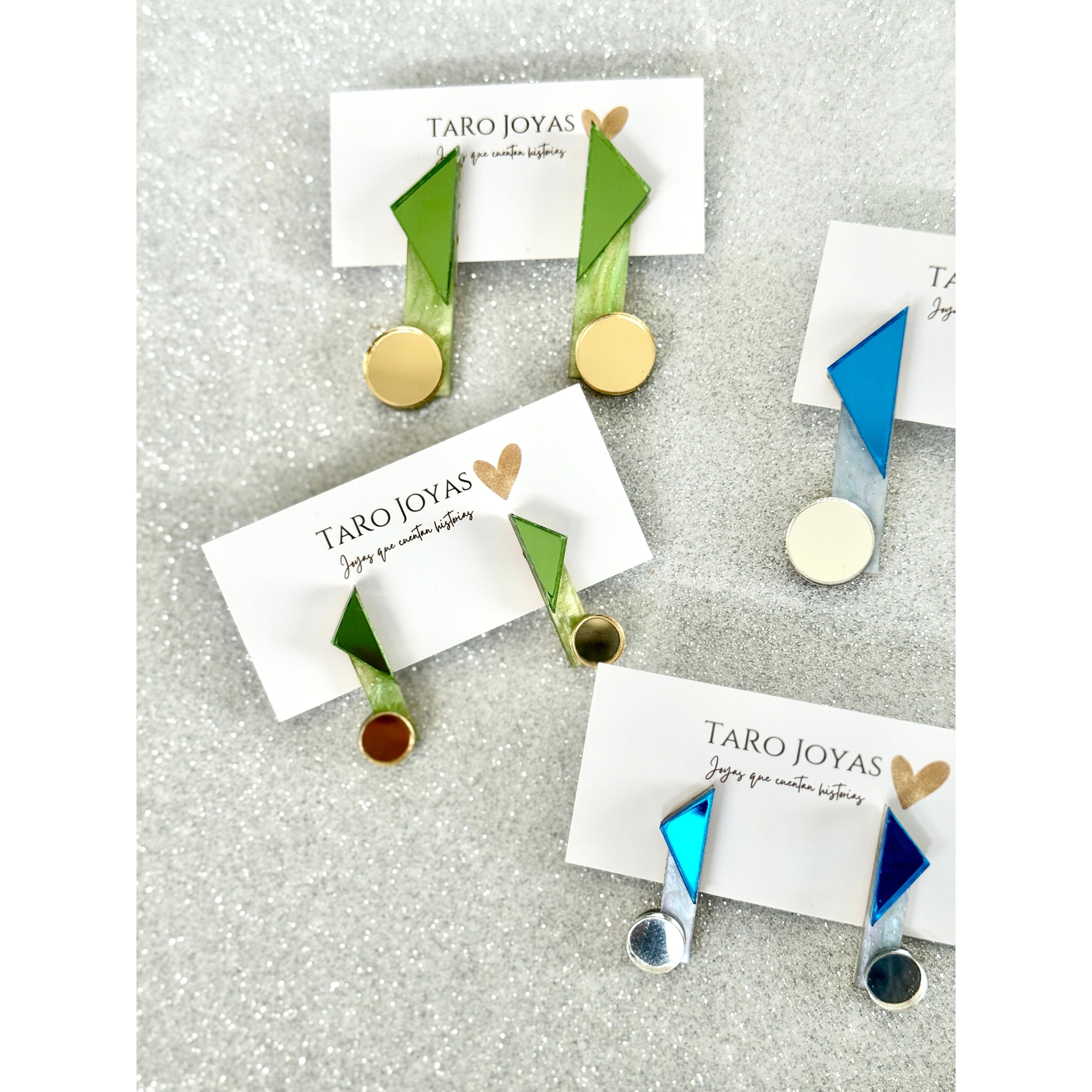 Pendientes TaRo Joyas de metacrilato ligero con colores vibrantes, colección Ataraxia, accesorios únicos y originales para elevar tu look de fin de semana o diario.