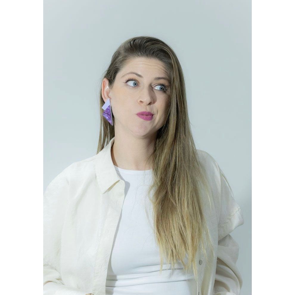 Pendientes TaRo Joyas de metacrilato ligero con colores vibrantes, colección Ataraxia, accesorios únicos y originales para elevar tu look de fin de semana o diario.