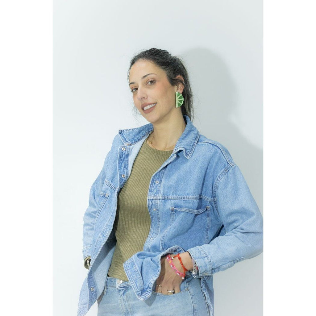 Pendientes TaRo Joyas de metacrilato ligero con colores vibrantes, colección Ataraxia, accesorios únicos y originales para elevar tu look de fin de semana o diario.