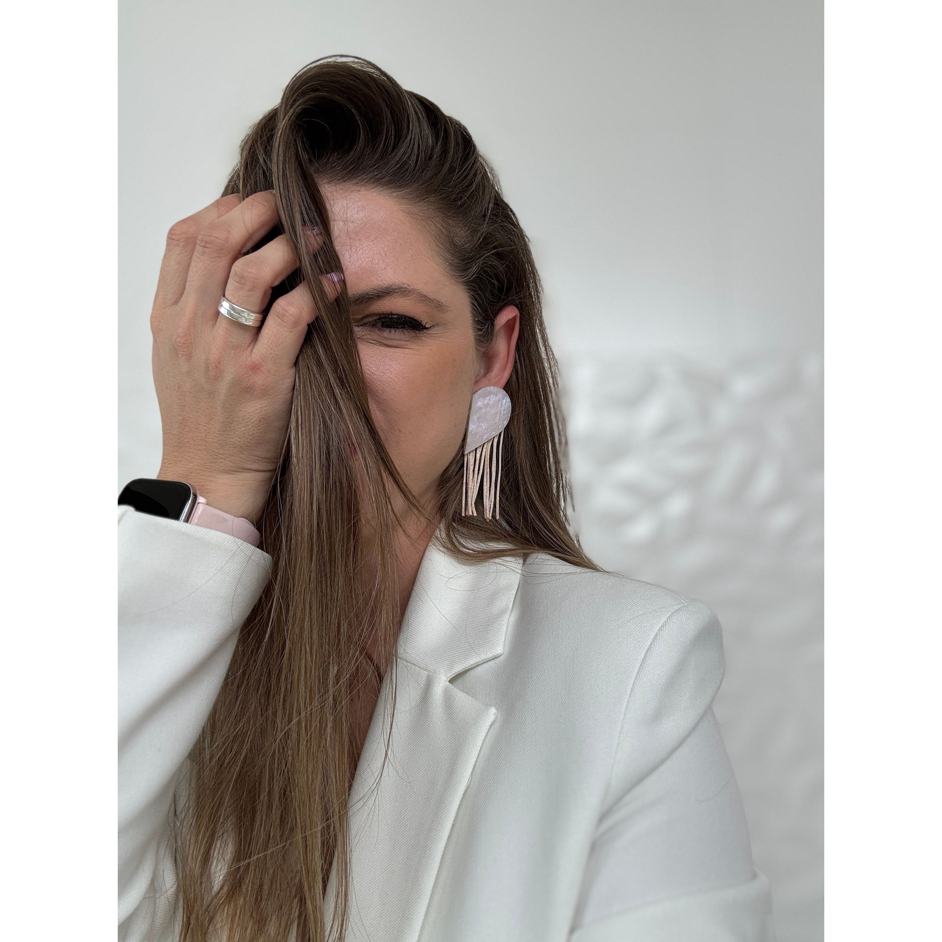 Pendientes de metacrilato ligero con colores vibrantes, colección Wow de TaRo Joyas, accesorios originales y divertidos para elevar tu look de fin de semana o diario.