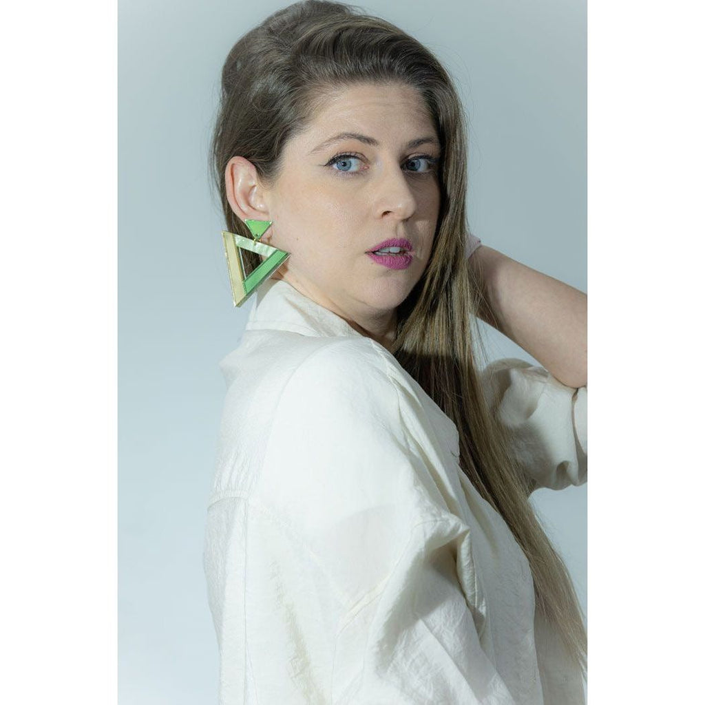 Pendientes TaRo Joyas de metacrilato ligero con colores vibrantes, colección Ataraxia, accesorios únicos y originales para elevar tu look de fin de semana o diario.