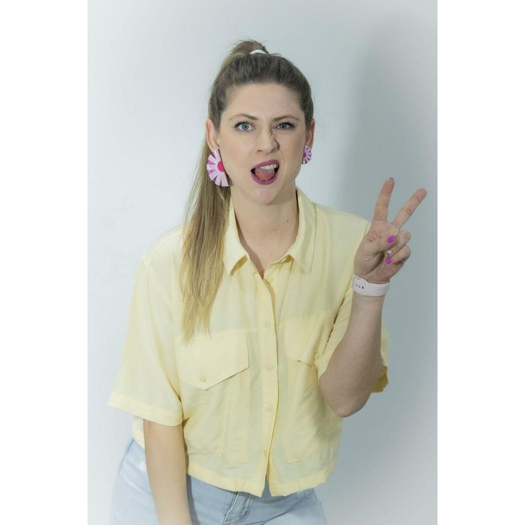Pendientes TaRo Joyas de metacrilato ligero con colores vibrantes, colección Ataraxia, accesorios únicos y originales para elevar tu look de fin de semana o diario.