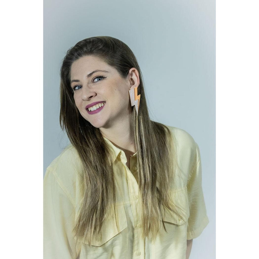 Pendientes TaRo Joyas de metacrilato ligero con colores vibrantes, colección Ataraxia, accesorios únicos y originales para elevar tu look de fin de semana o diario.