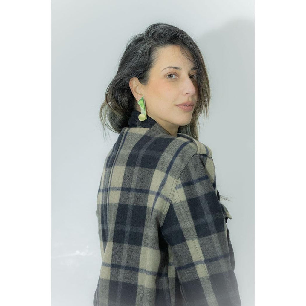 Pendientes TaRo Joyas de metacrilato ligero con colores vibrantes, colección Ataraxia, accesorios únicos y originales para elevar tu look de fin de semana o diario.