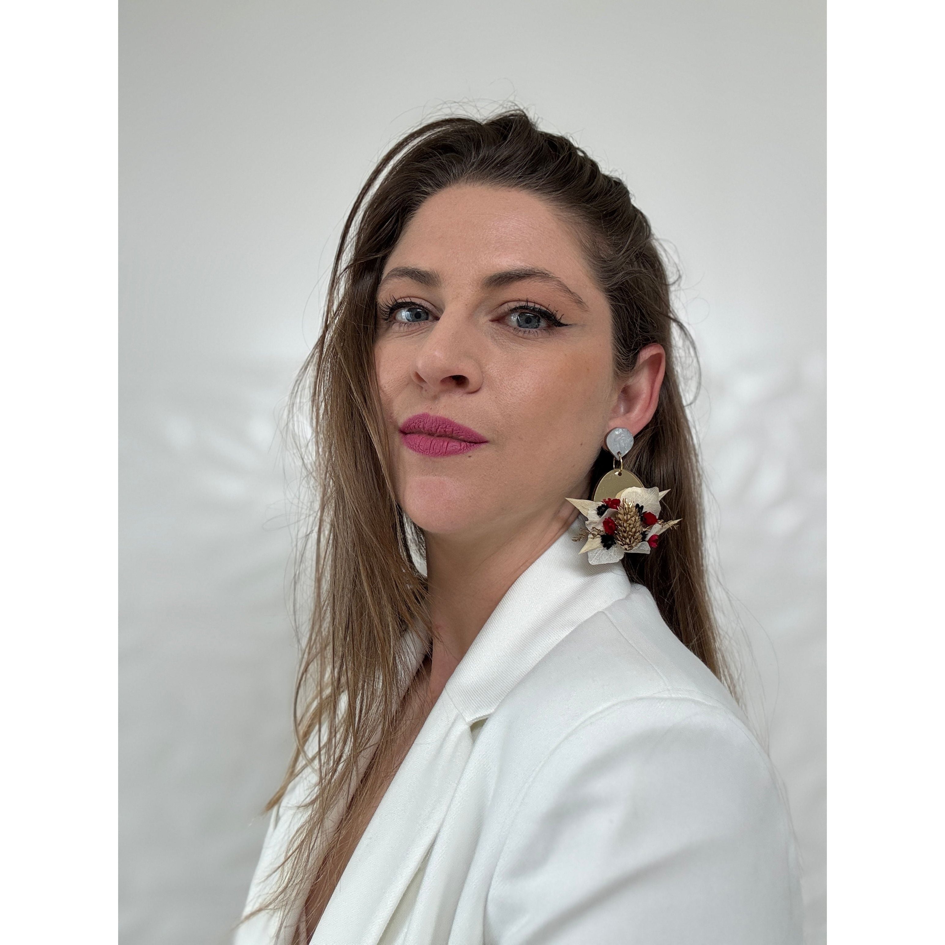 Pendientes de metacrilato ligero con colores vibrantes, colección Wow de TaRo Joyas, accesorios originales y divertidos para elevar tu look de fin de semana o diario.