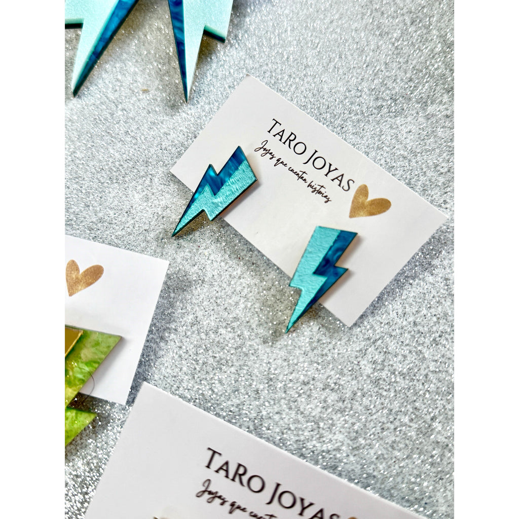 Pendientes TaRo Joyas de metacrilato ligero con colores vibrantes, colección Ataraxia, accesorios únicos y originales para elevar tu look de fin de semana o diario.