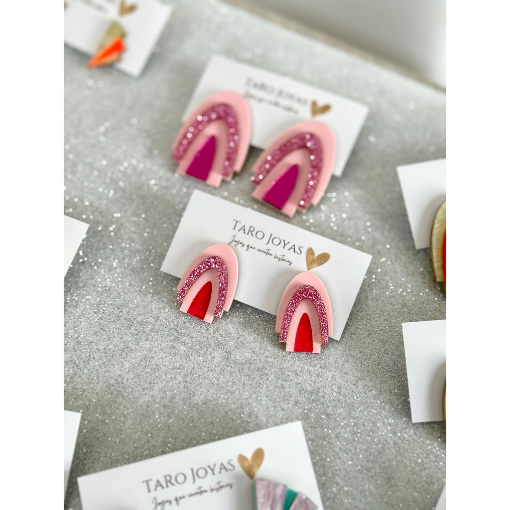 Pendientes TaRo Joyas de metacrilato ligero con colores vibrantes, colección Ataraxia, accesorios únicos y originales para elevar tu look de fin de semana o diario.