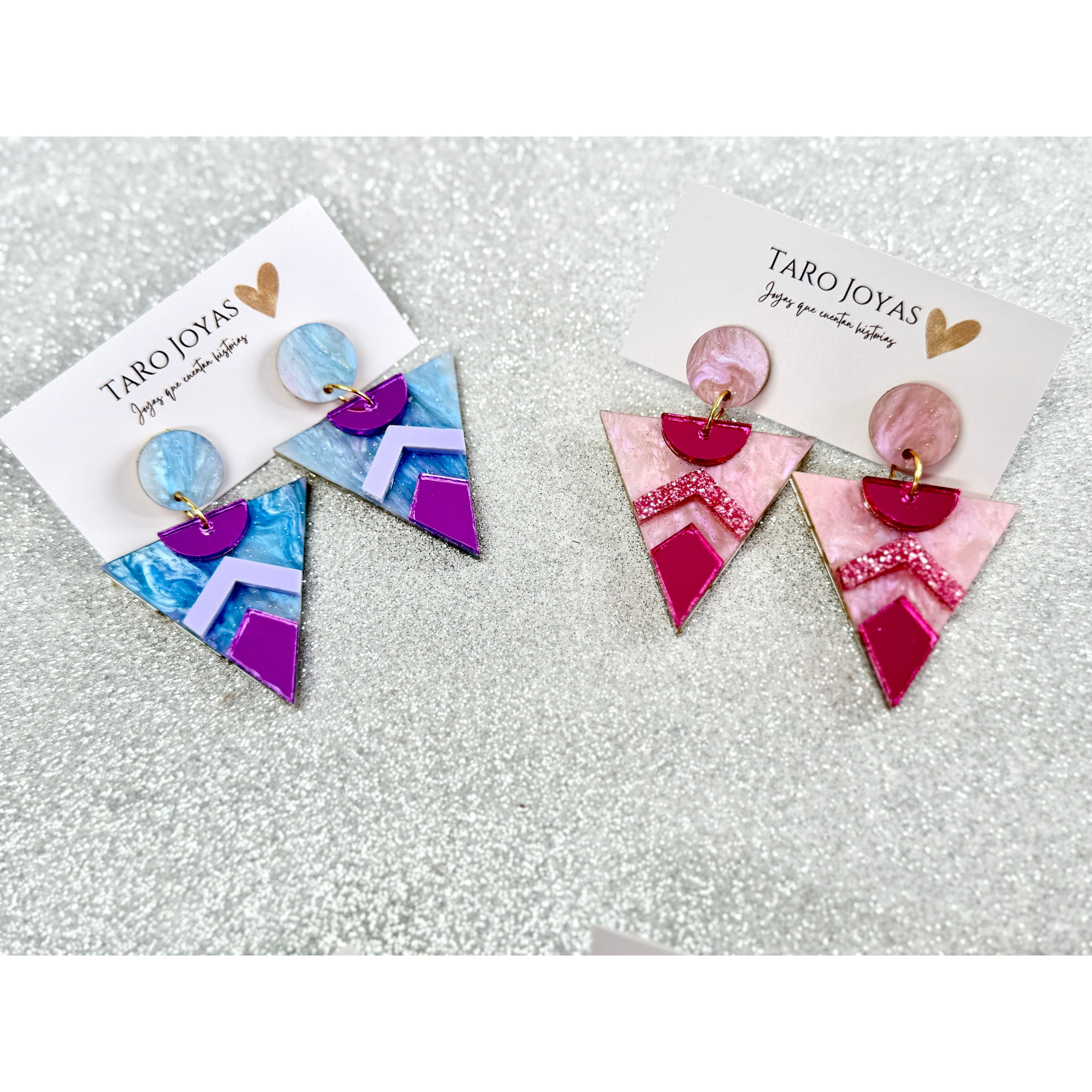 Pendientes TaRo Joyas de metacrilato ligero con colores vibrantes, colección Ataraxia, accesorios únicos y originales para elevar tu look de fin de semana o diario.