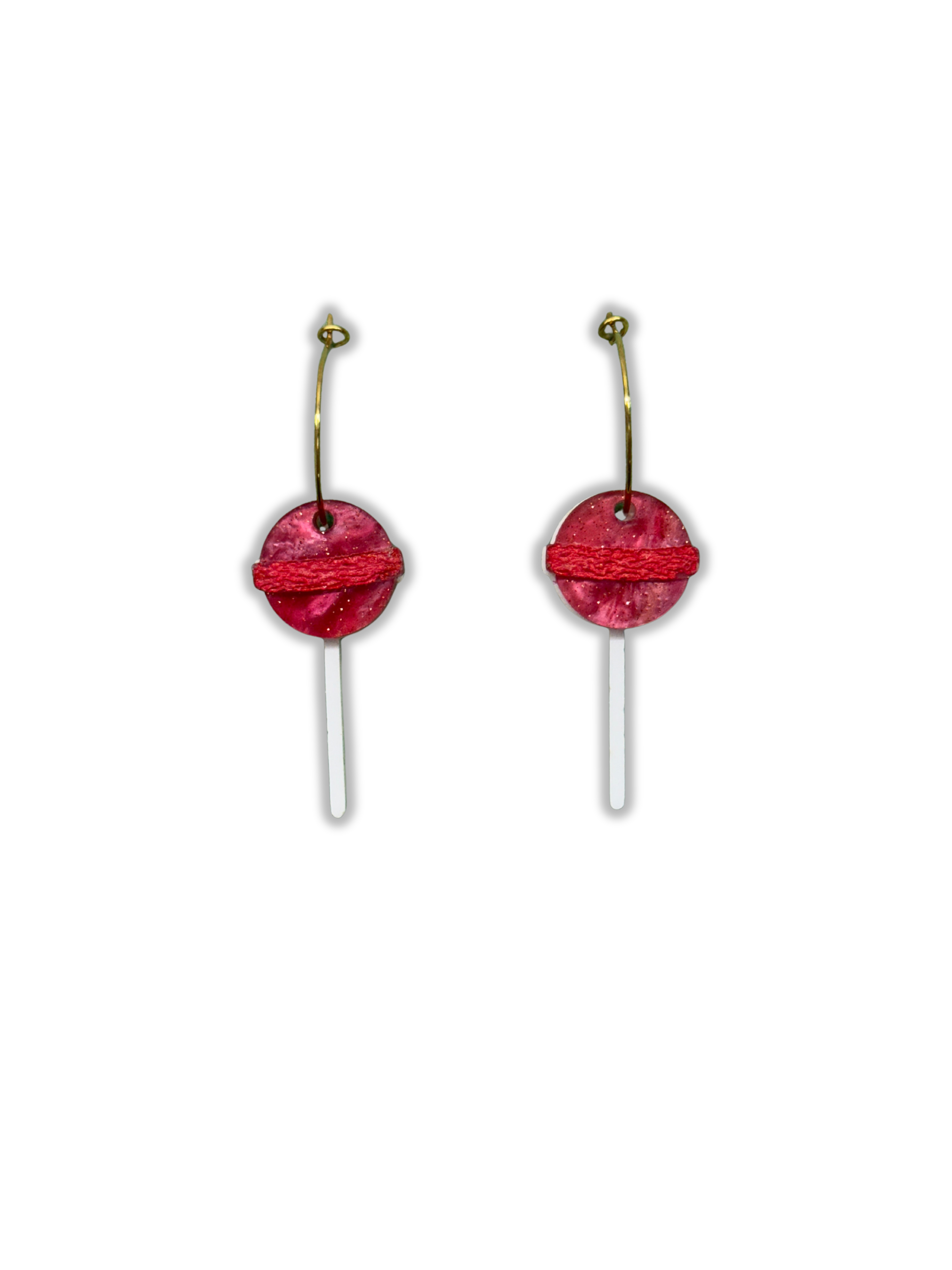 Pendientes TaRo Joyas de metacrilato ligero con forma de chupachups coloridos, colección Sugar Pop, divertidos y alegres para destacar tu look. Fondo transparente color rojo