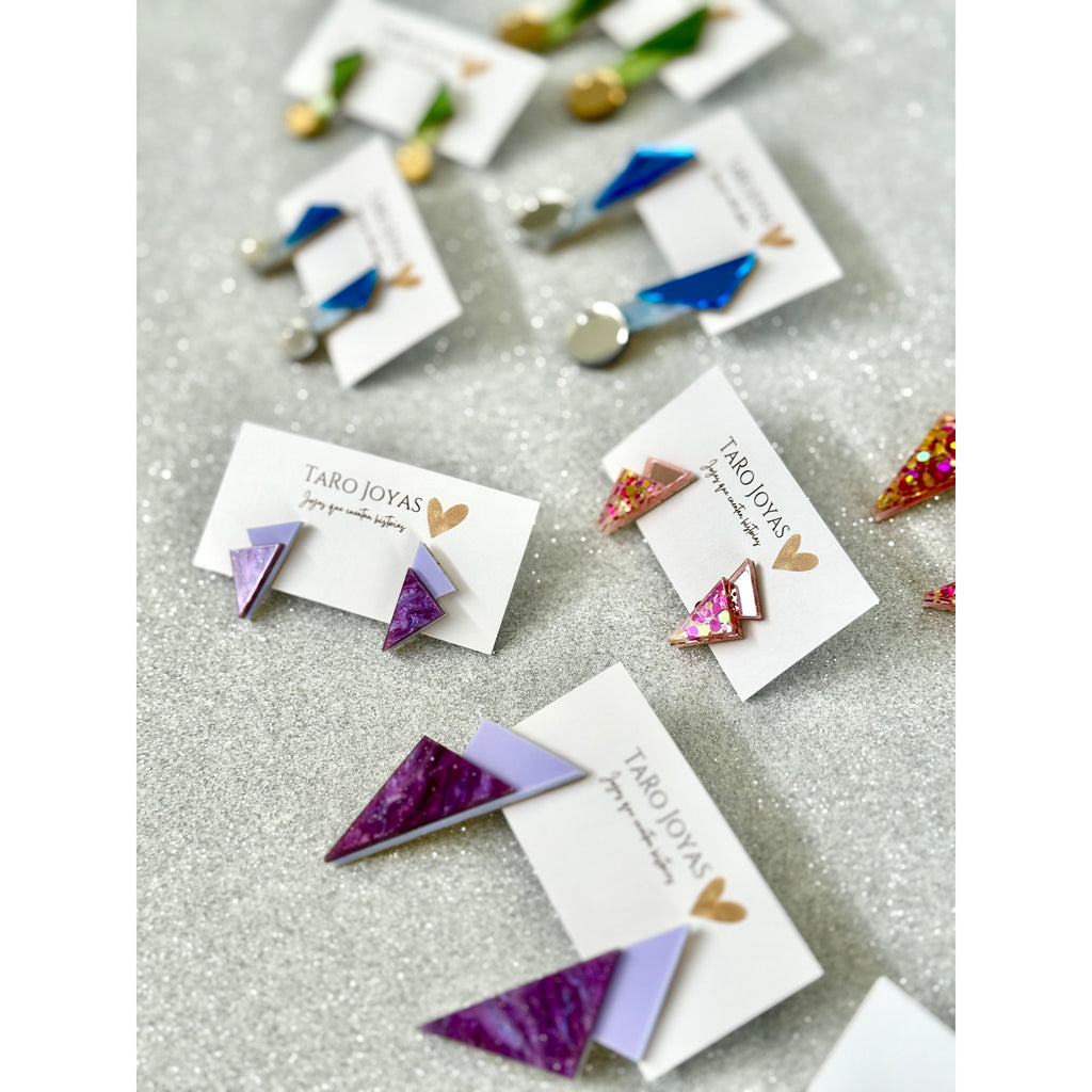 Pendientes TaRo Joyas de metacrilato ligero con colores vibrantes, colección Ataraxia, accesorios únicos y originales para elevar tu look de fin de semana o diario.