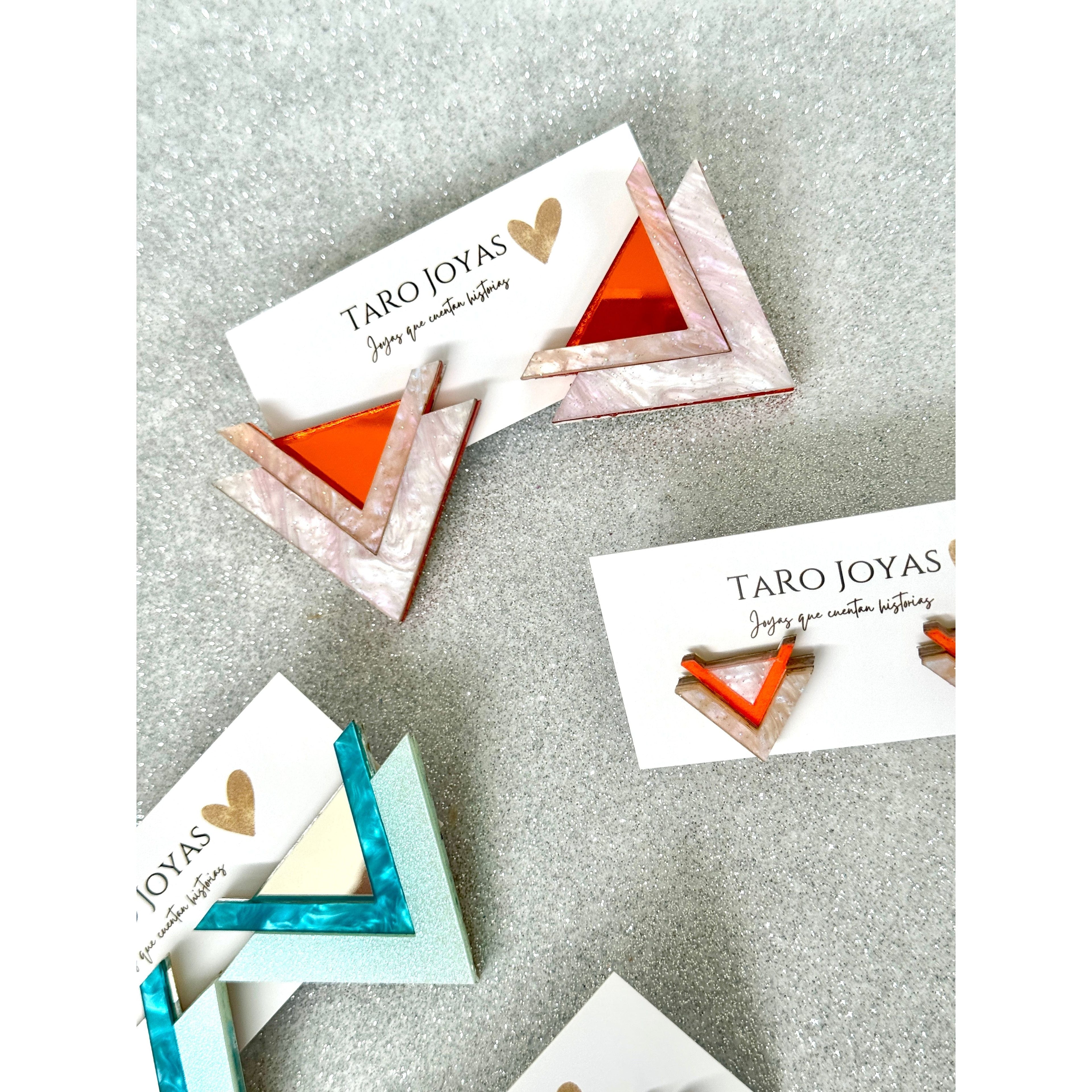 Pendientes TaRo Joyas de metacrilato ligero con colores vibrantes, colección Ataraxia, accesorios únicos y originales para elevar tu look de fin de semana o diario.
