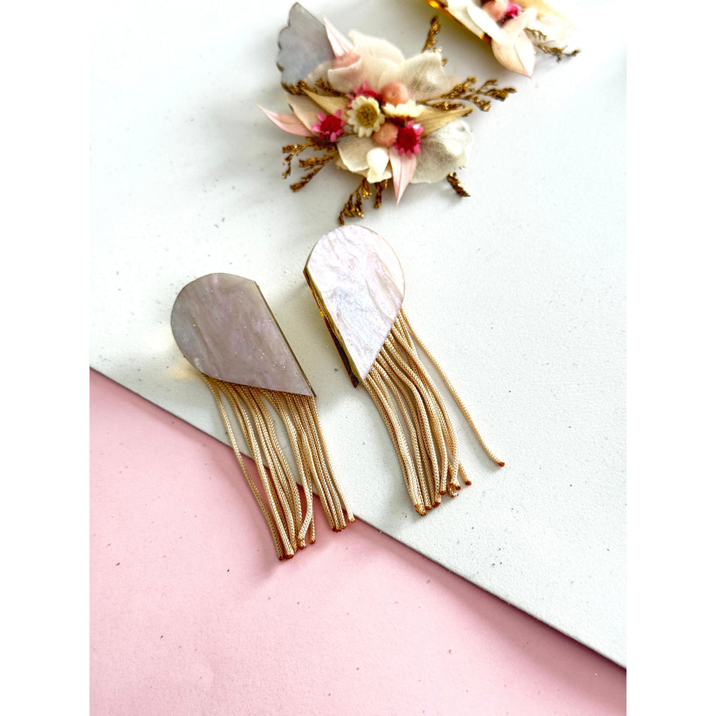 Pendientes de metacrilato ligero con colores vibrantes, colección Wow de TaRo Joyas, accesorios originales y divertidos para elevar tu look de fin de semana o diario.