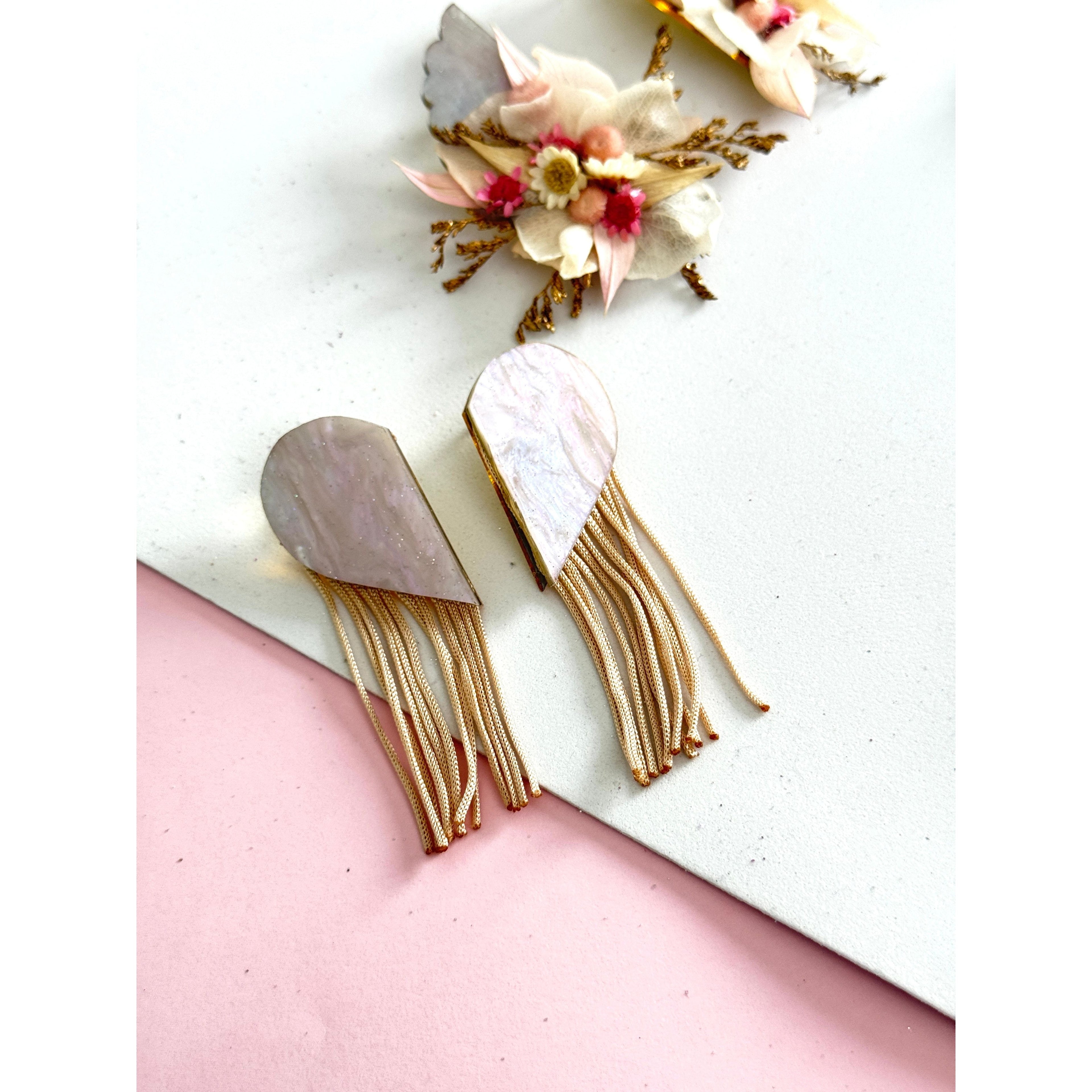 Pendientes de metacrilato ligero con colores vibrantes, colección Wow de TaRo Joyas, accesorios originales y divertidos para elevar tu look de fin de semana o diario.