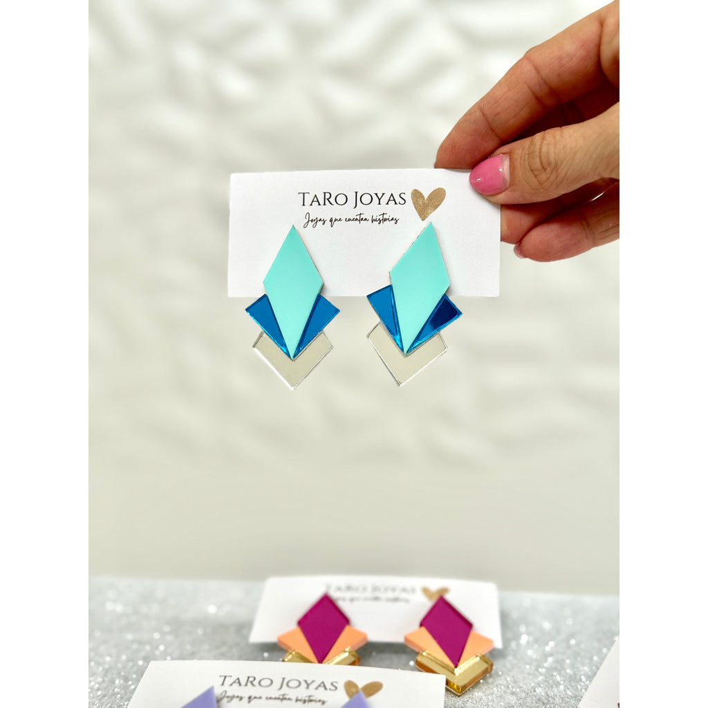 Pendientes TaRo Joyas de metacrilato ligero con colores vibrantes, colección Ataraxia, accesorios únicos y originales para elevar tu look de fin de semana o diario.