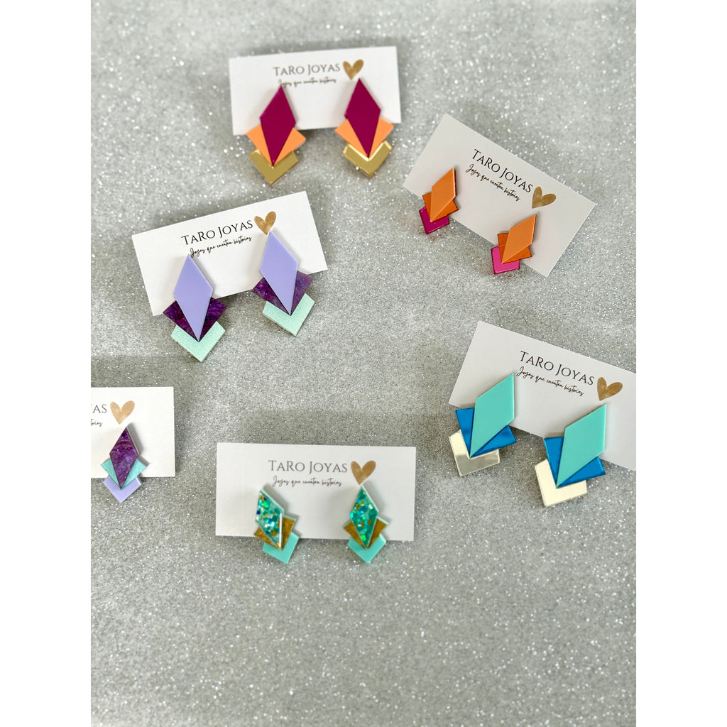 Pendientes TaRo Joyas de metacrilato ligero con colores vibrantes, colección Ataraxia, accesorios únicos y originales para elevar tu look de fin de semana o diario.