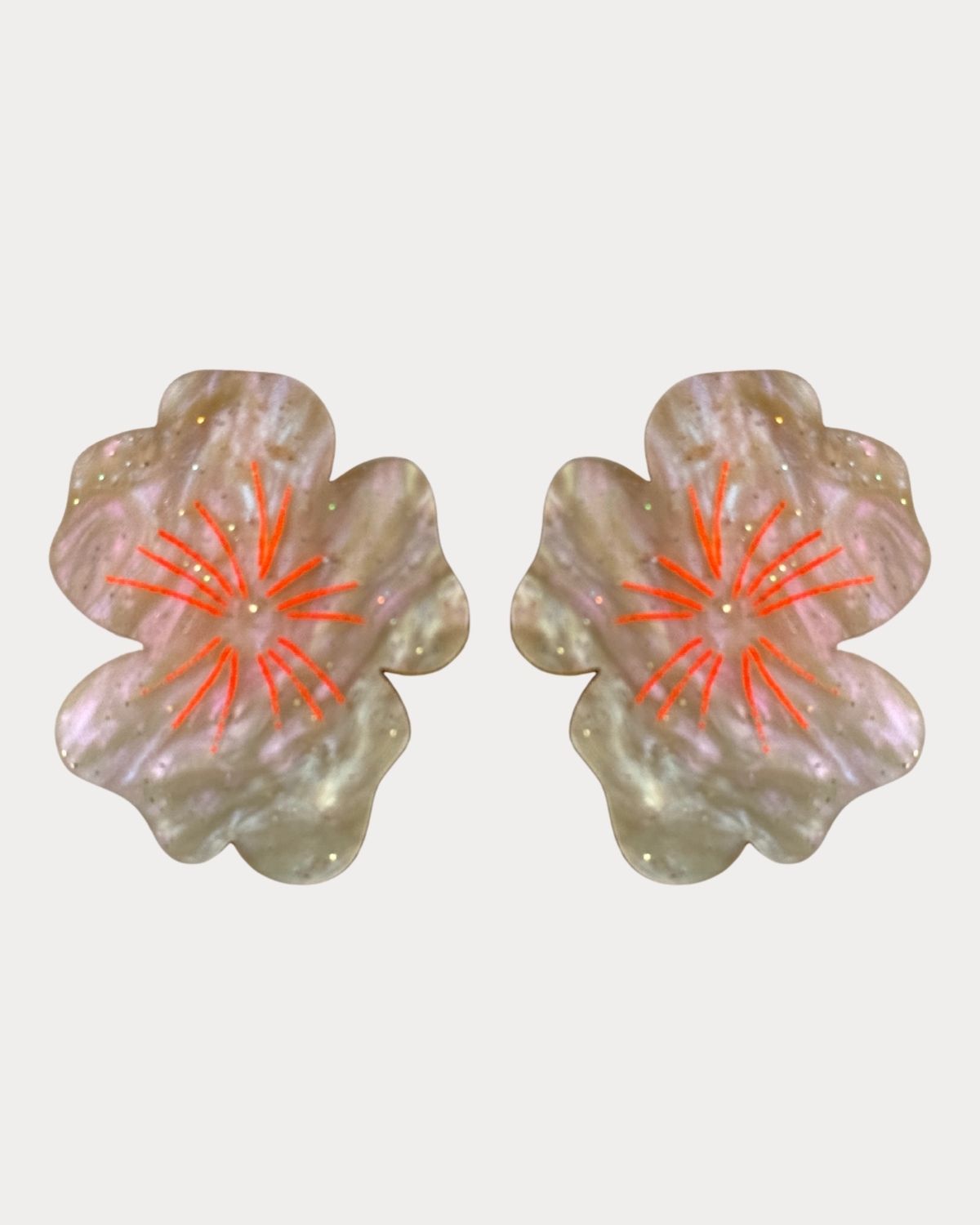 Pendientes TaRo Joyas de metacrilato ligero con diseño de flores coloridas, colección Flowers, accesorios alegres y originales que aportan brillo a tu outfit.