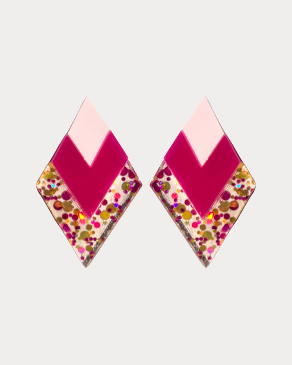 Pendientes forelsket taro con formas geométricos para darle un toque a cualquier outfit