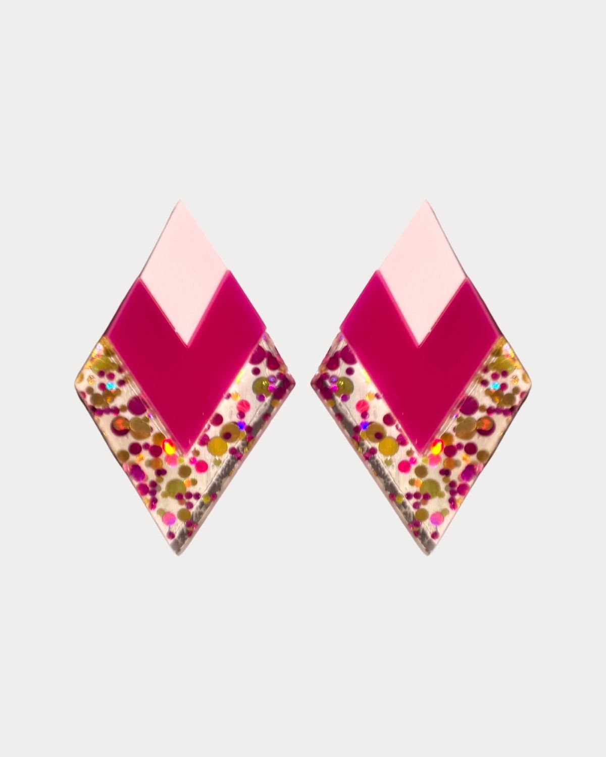 Pendientes forelsket taro con formas geométricos para darle un toque a cualquier outfit