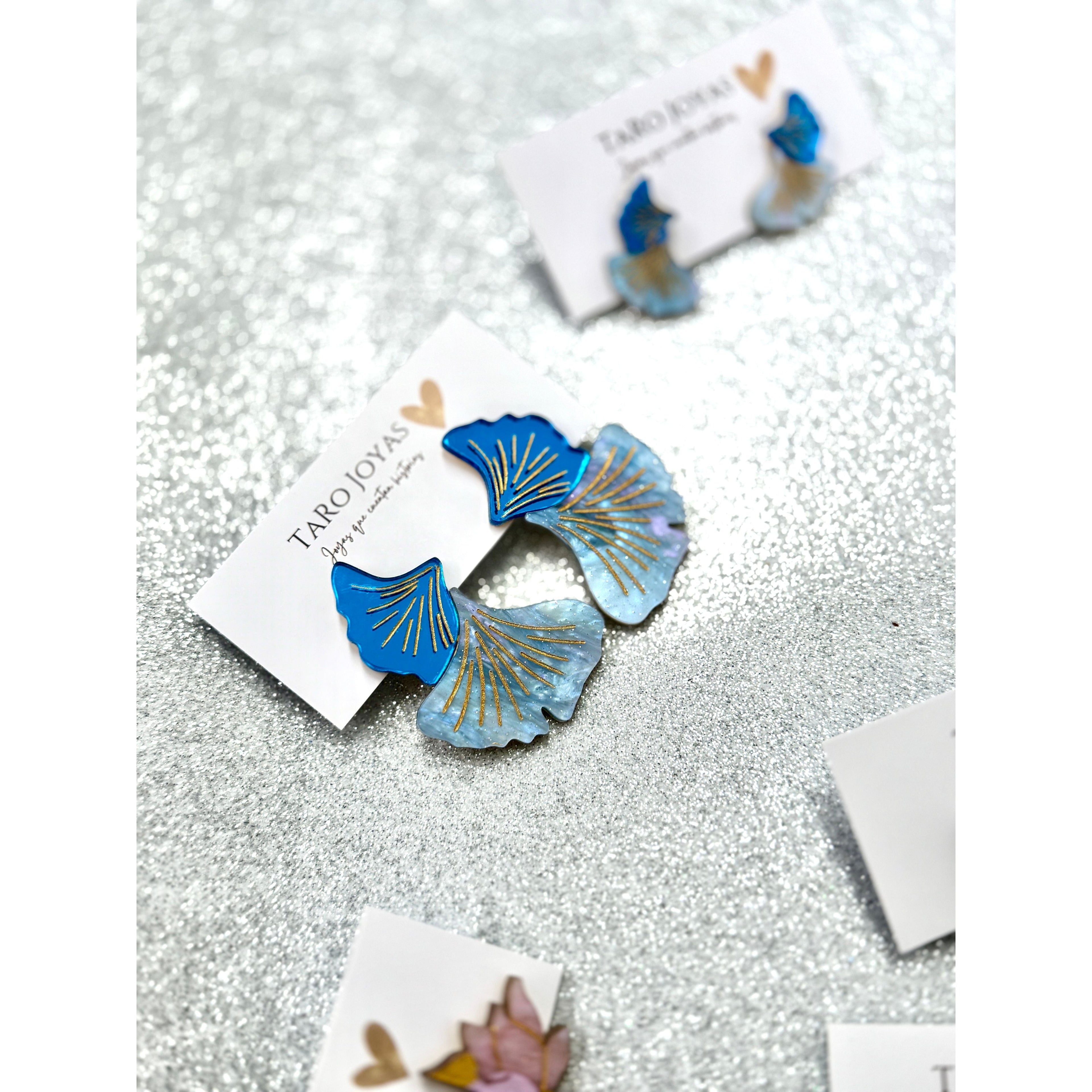 Pendientes TaRo Joyas de metacrilato ligero con diseño de flores coloridas, colección Flowers, accesorios alegres y originales que aportan brillo a tu outfit.