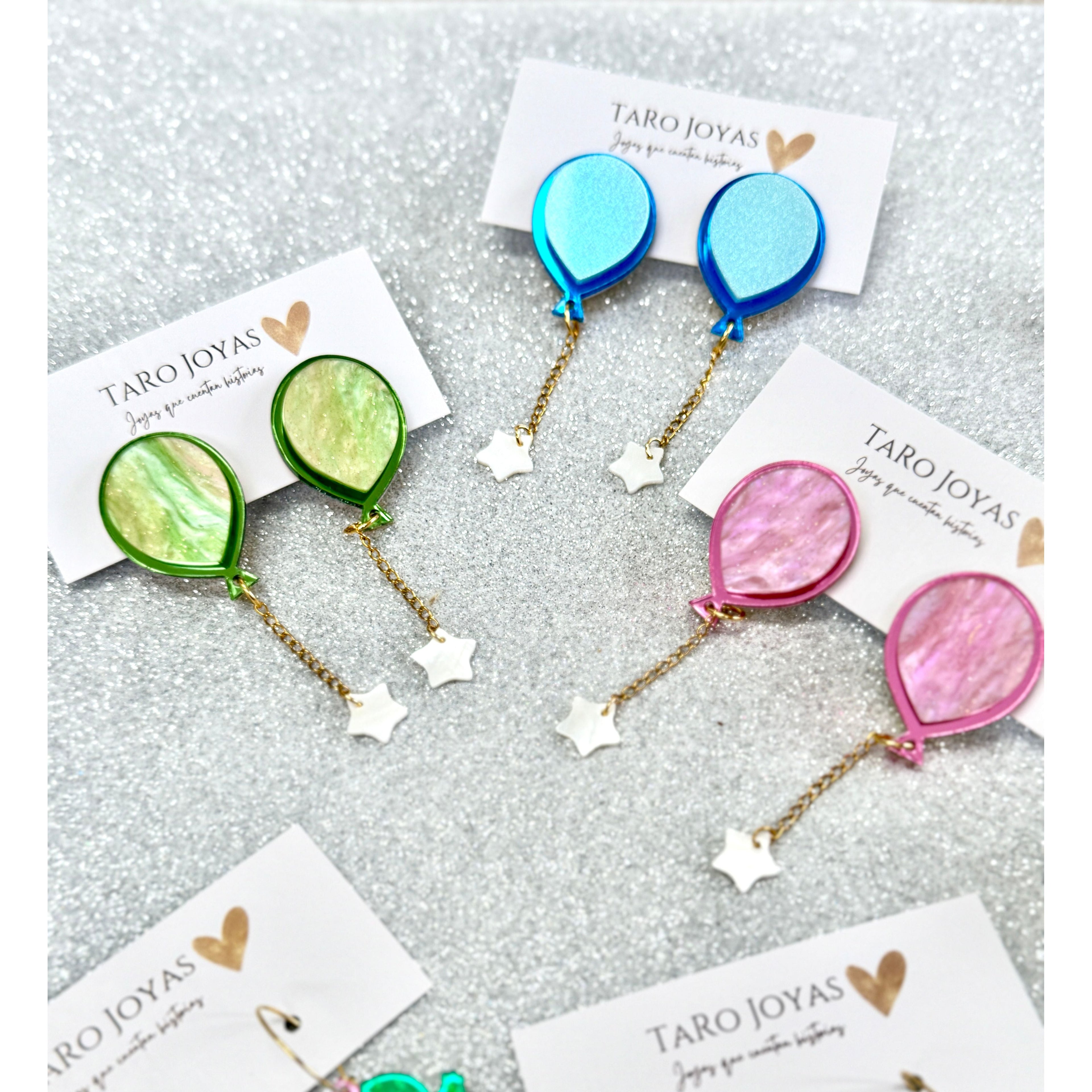 Pendientes de metacrilato ligero con diseño de globo de colores, colección Bonhomía de TaRo Joyas, perfectos para un estilo divertido y colorido.
