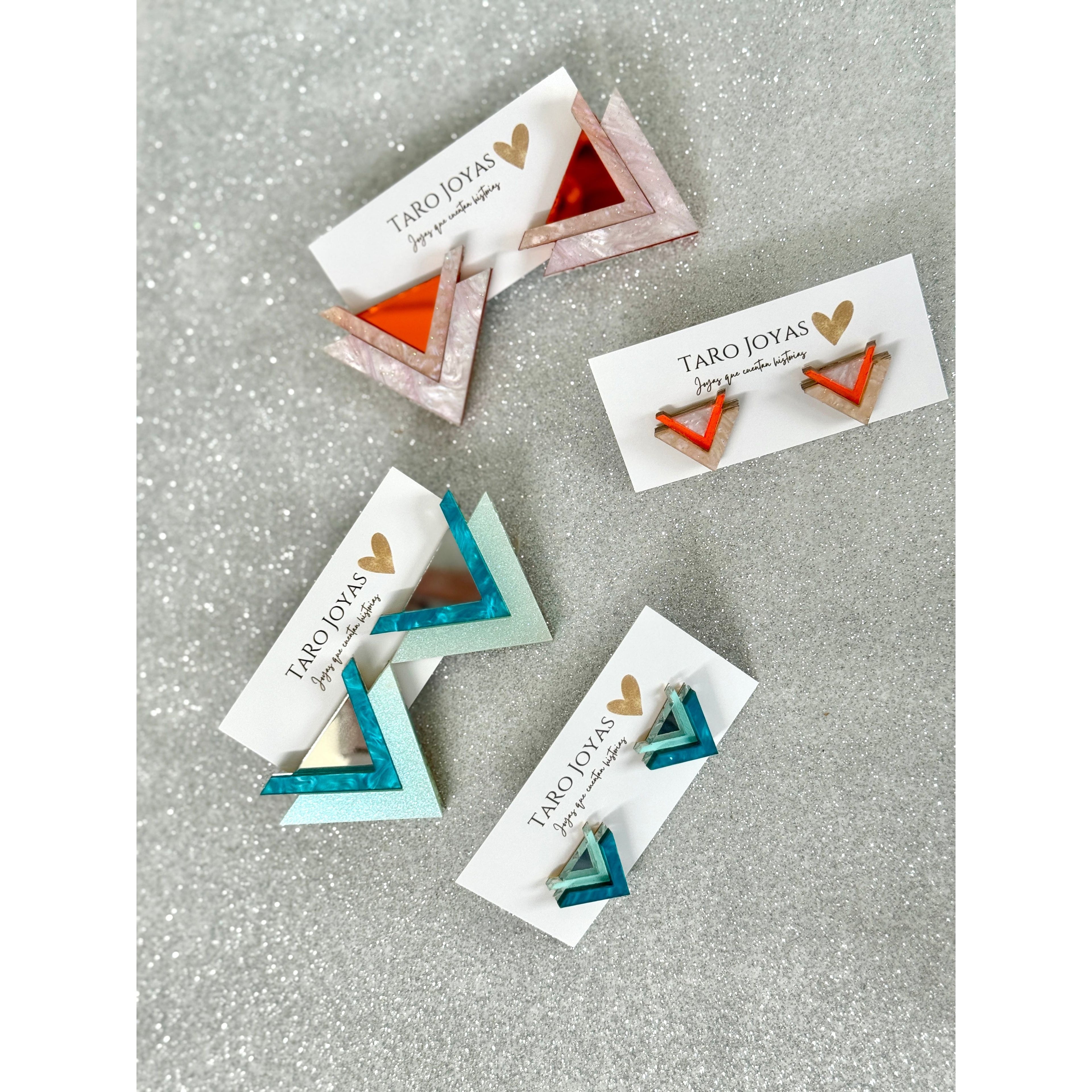 Pendientes TaRo Joyas de metacrilato ligero con colores vibrantes, colección Ataraxia, accesorios únicos y originales para elevar tu look de fin de semana o diario.