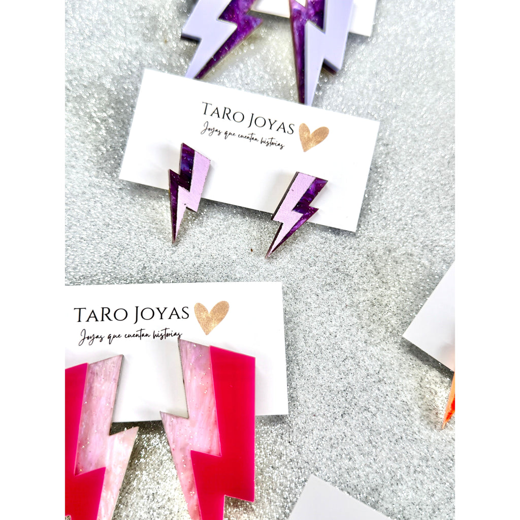 Pendientes TaRo Joyas de metacrilato ligero con colores vibrantes, colección Ataraxia, accesorios únicos y originales para elevar tu look de fin de semana o diario.