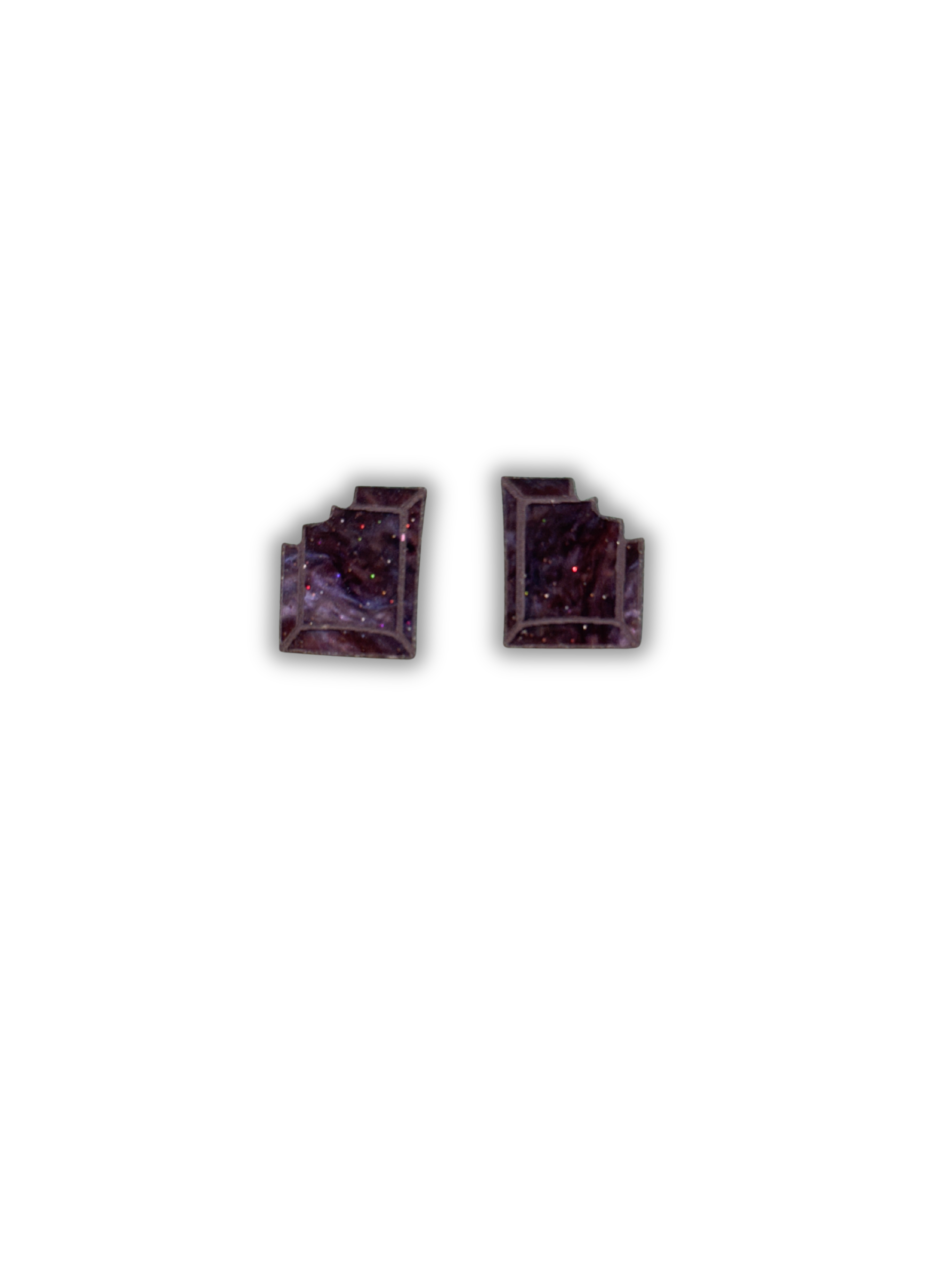 Pendientes TaRo Joyas de metacrilato ligero con forma de tableta de chocolate, colección Sugar Pop, perfectos para un look divertido y lleno de brillo. Fondo transparente 