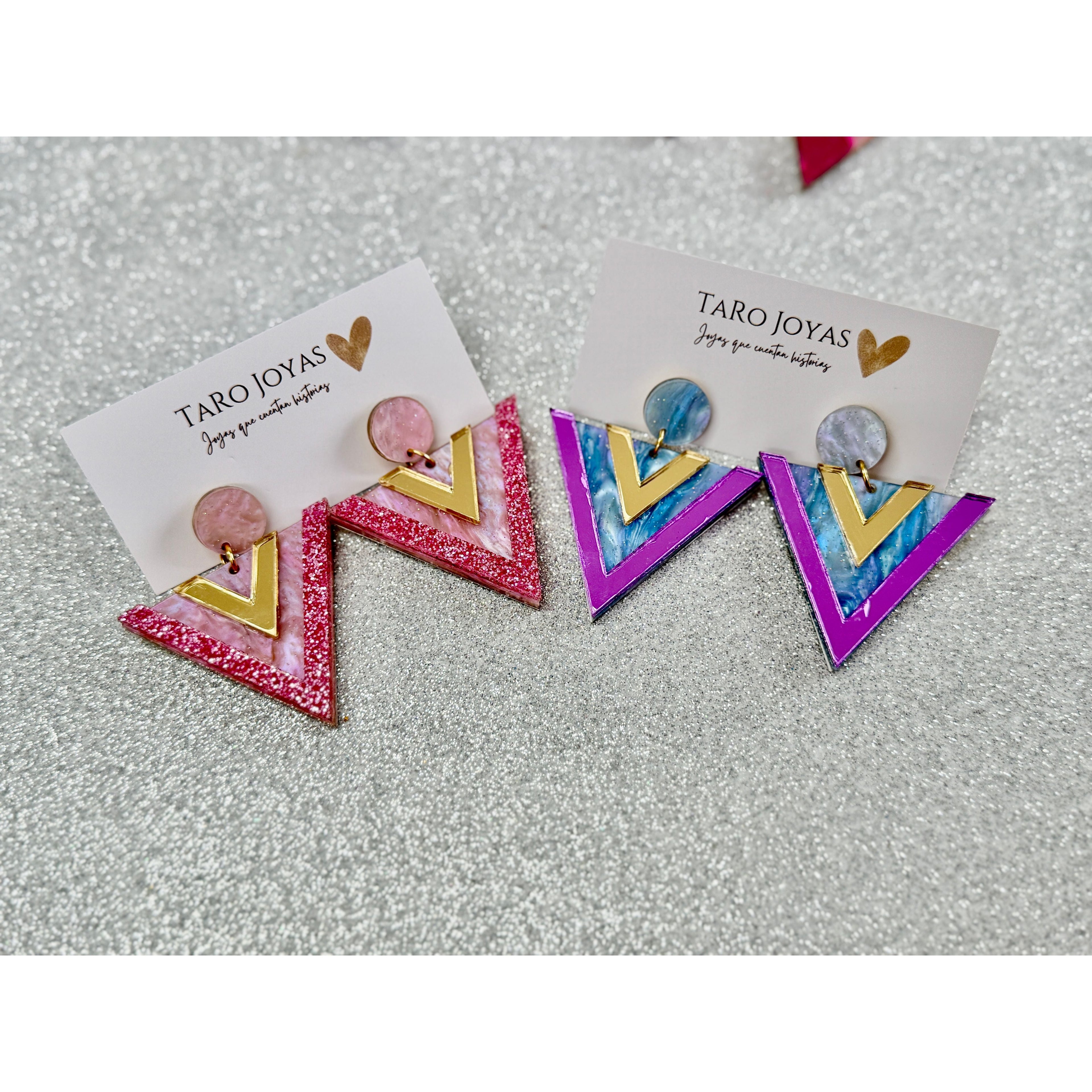 Pendientes TaRo Joyas de metacrilato ligero con colores vibrantes, colección Ataraxia, accesorios únicos y originales para elevar tu look de fin de semana o diario.