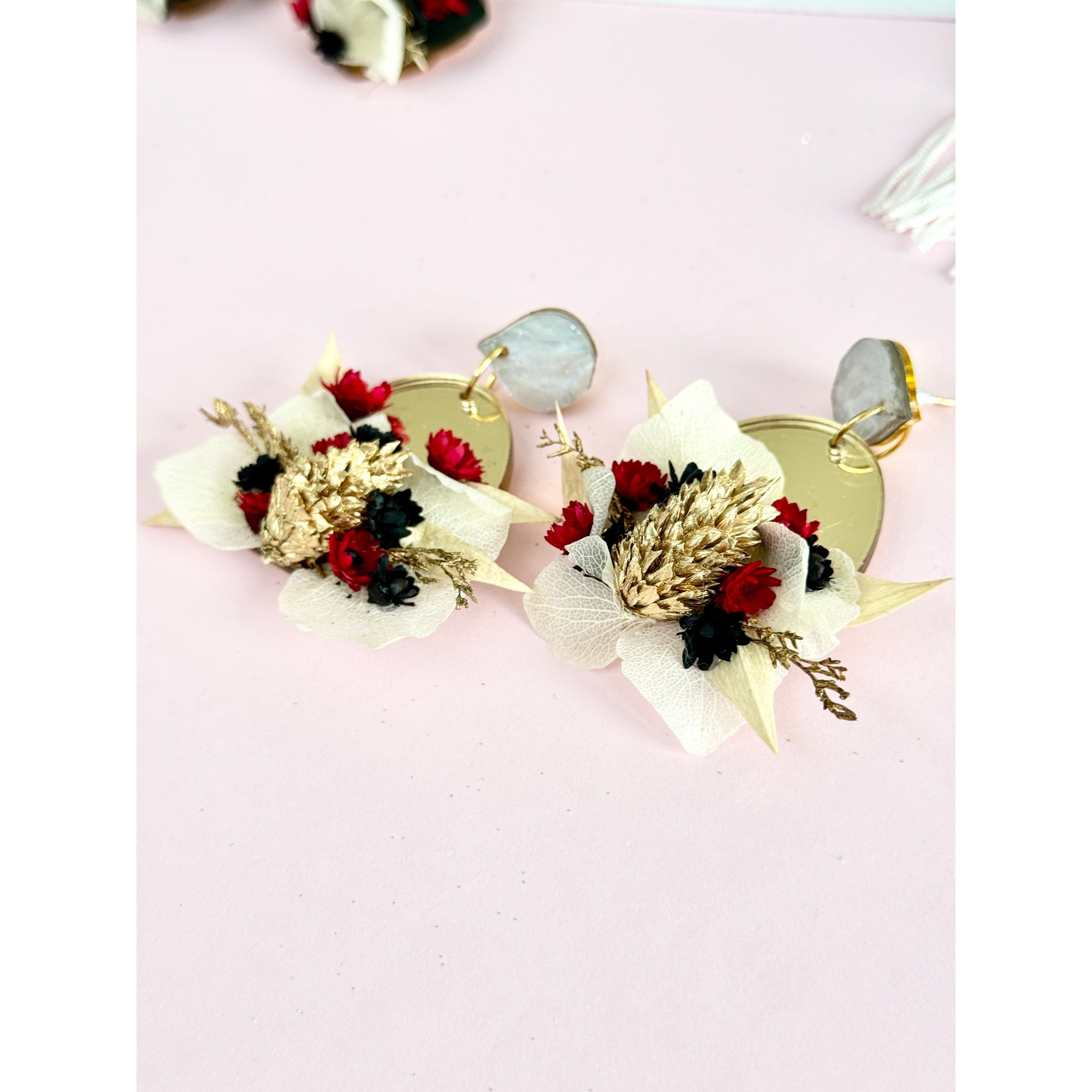 Pendientes de metacrilato ligero con colores vibrantes, colección Wow de TaRo Joyas, accesorios originales y divertidos para elevar tu look de fin de semana o diario.