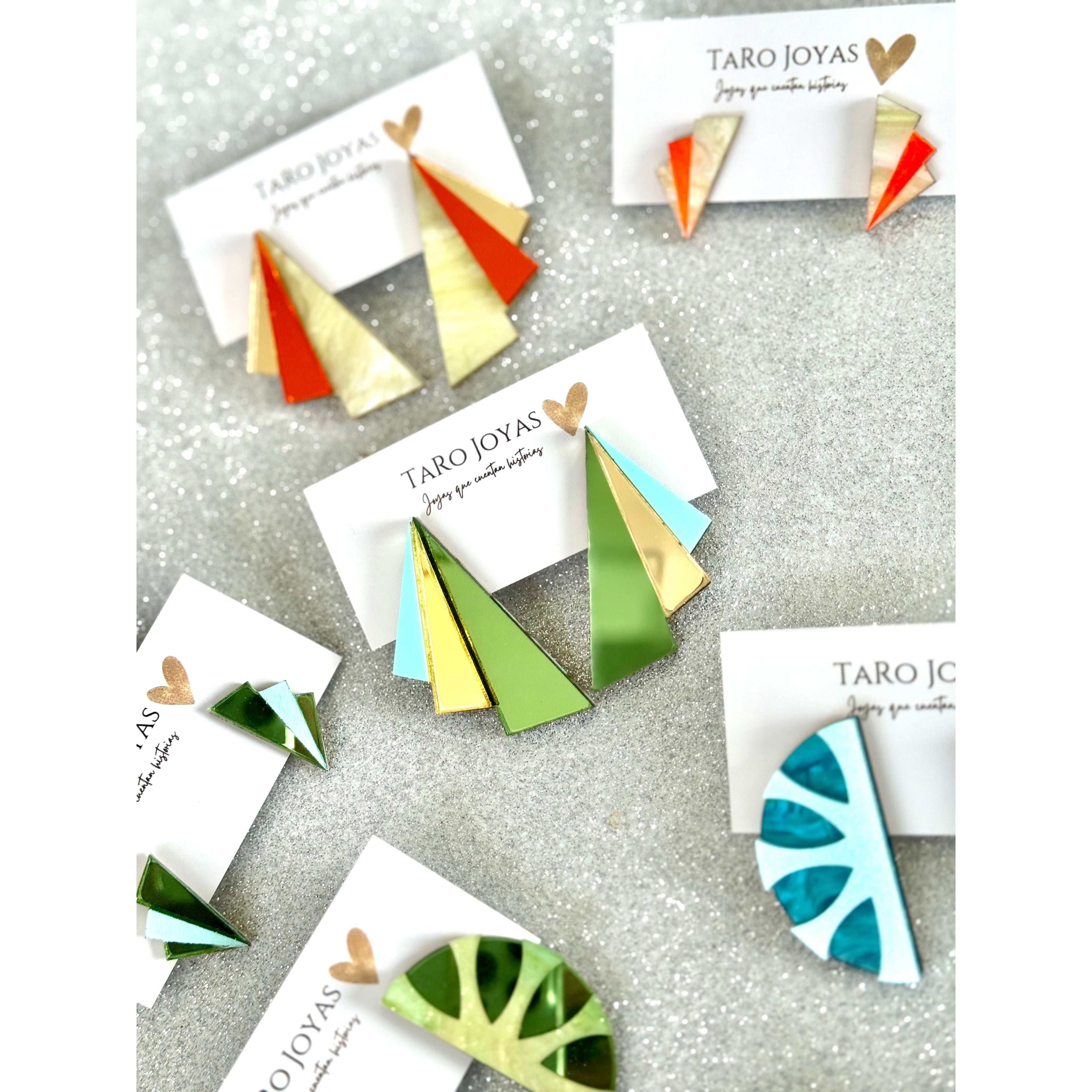 Pendientes TaRo Joyas de metacrilato ligero con colores vibrantes, colección Ataraxia, accesorios únicos y originales para elevar tu look de fin de semana o diario.